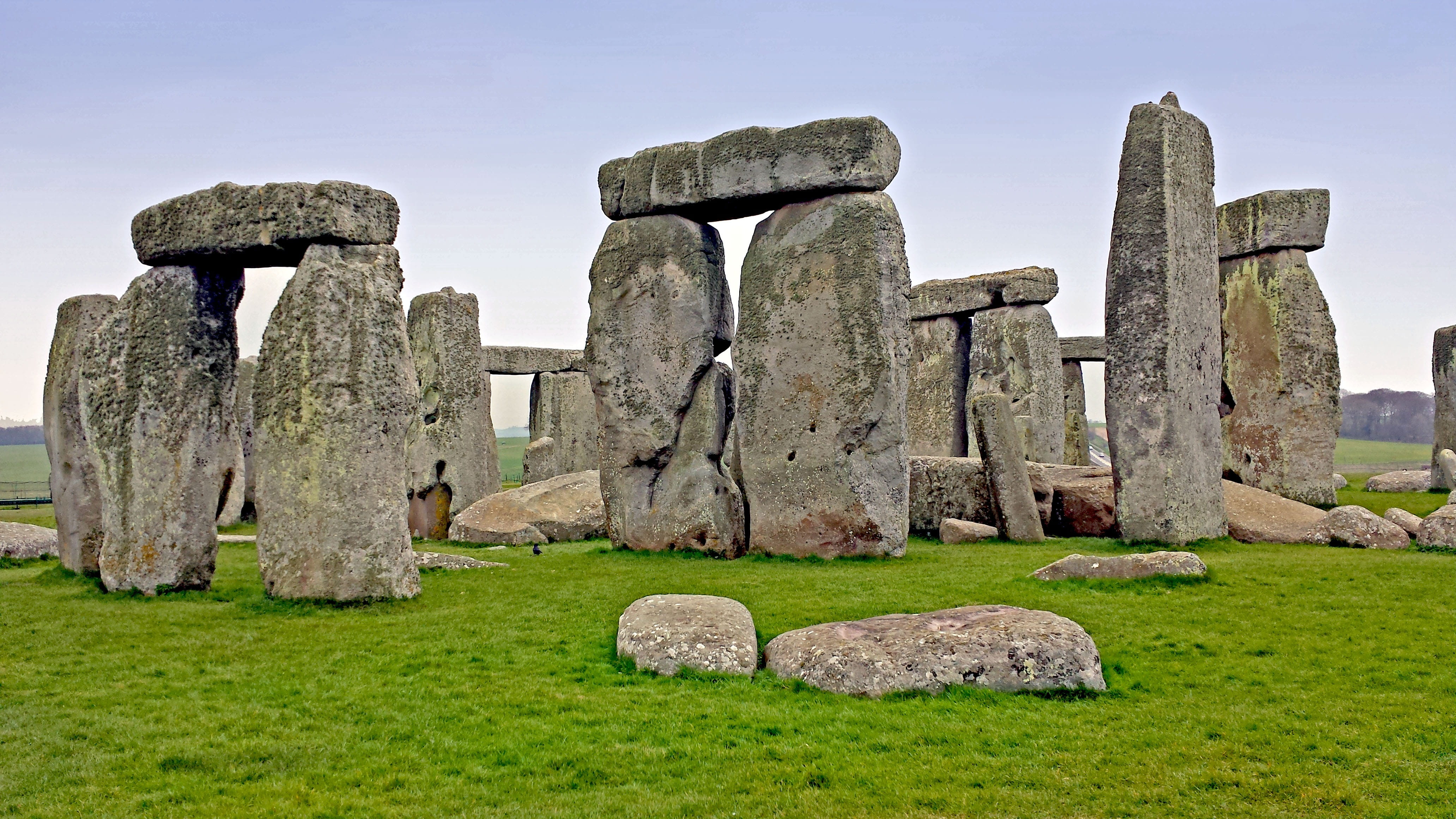 pillars, no people, land, old, capstone, nature, Stonehenge, sky, old ruin, place of worship, formations, Stone Age, grass, ancient, day, history, stone material, HD Wallpaper