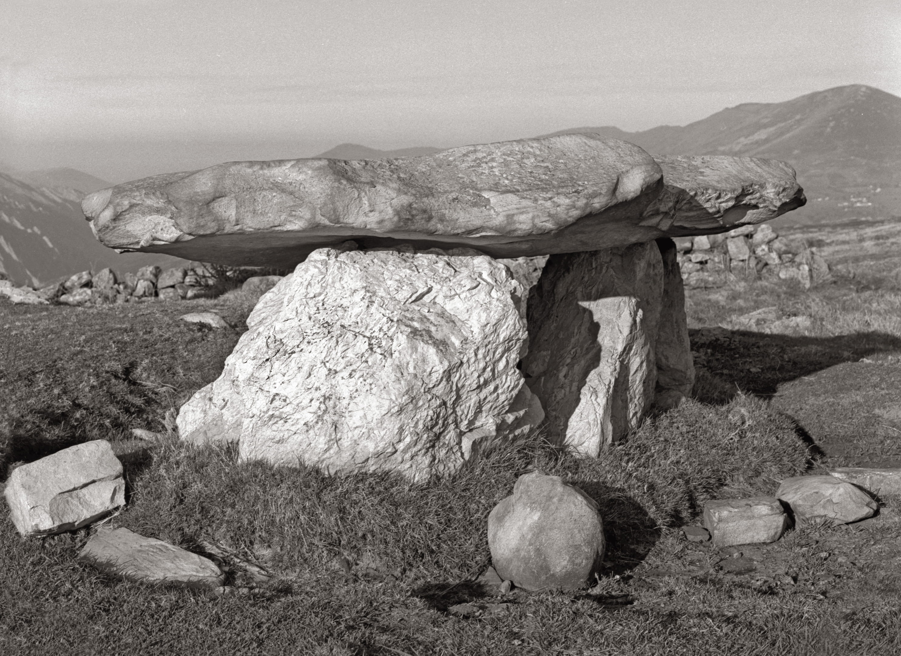 rock - object, beauty in nature, sky, dolmen, no people, nature, field, plant, landscape, 2K, scenics - nature, day, non-urban scene, tranquil scene, merillés, HD Wallpaper
