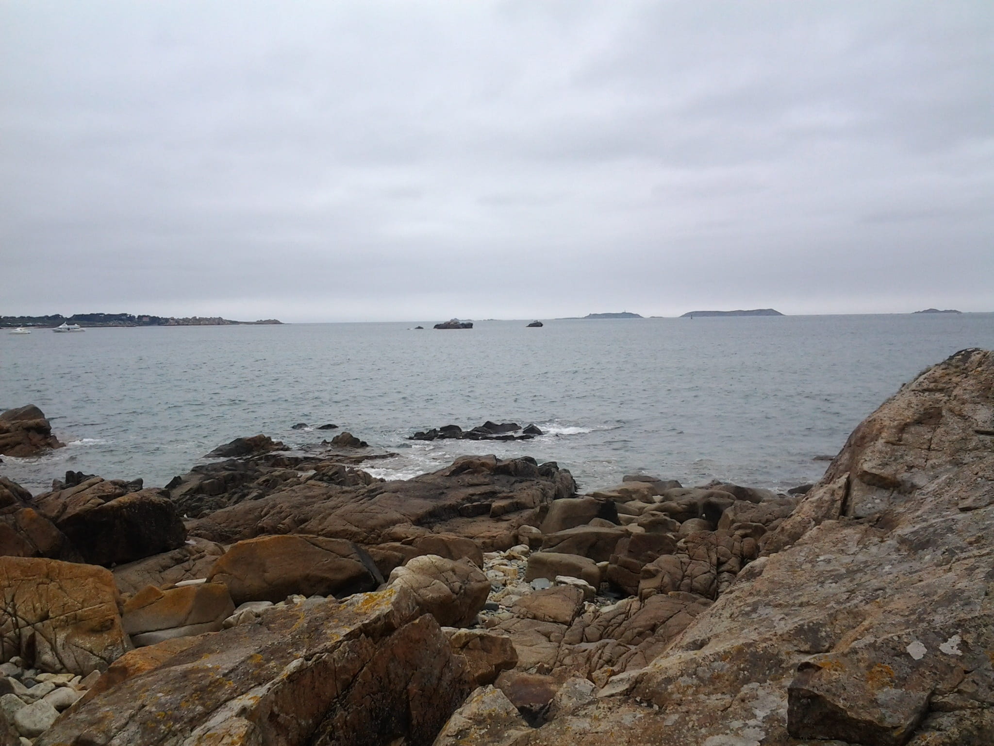 outdoors, nature, water, rock, sky, tranquility, horizon, beach, rock - object, 1080P, land, overcast, rocky coastline, tranquil scene, cloud - sky, no people, HD Wallpaper