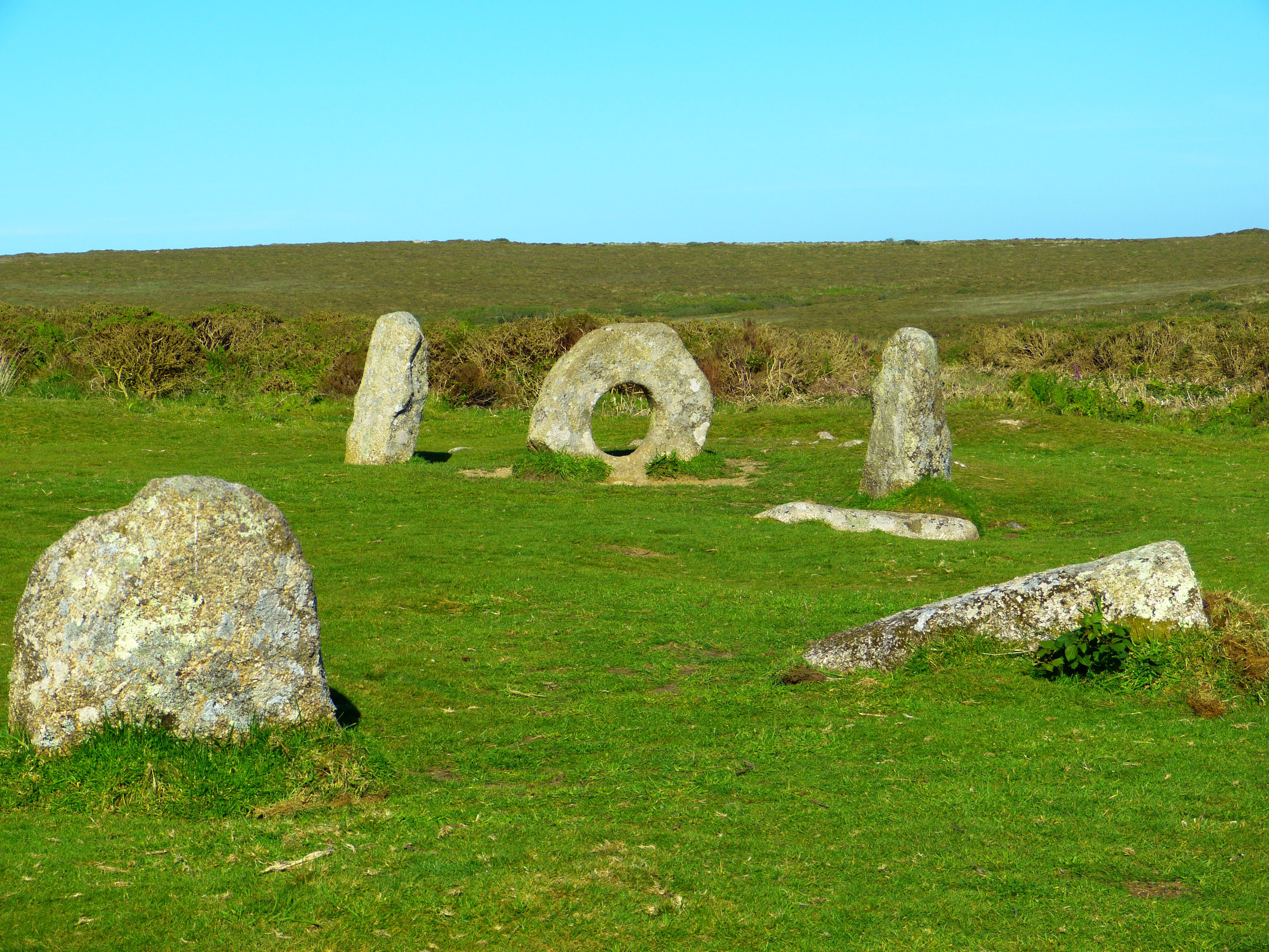 brick, day, plant, granite, grass, history, ancient civilization, tranquility, rock - object, no people, devils eye, old ruin, menhir, travel destinations, HD Wallpaper