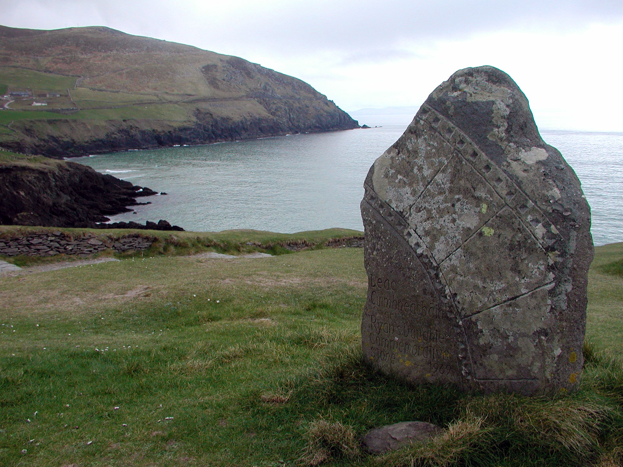land, non-urban scene, stone, cliffs, uK, coast, sky, rock, nature, menhir, idyllic, ancient, irish, no people, ocean, famous Place, landmark, dingle, tranquility, HD Wallpaper