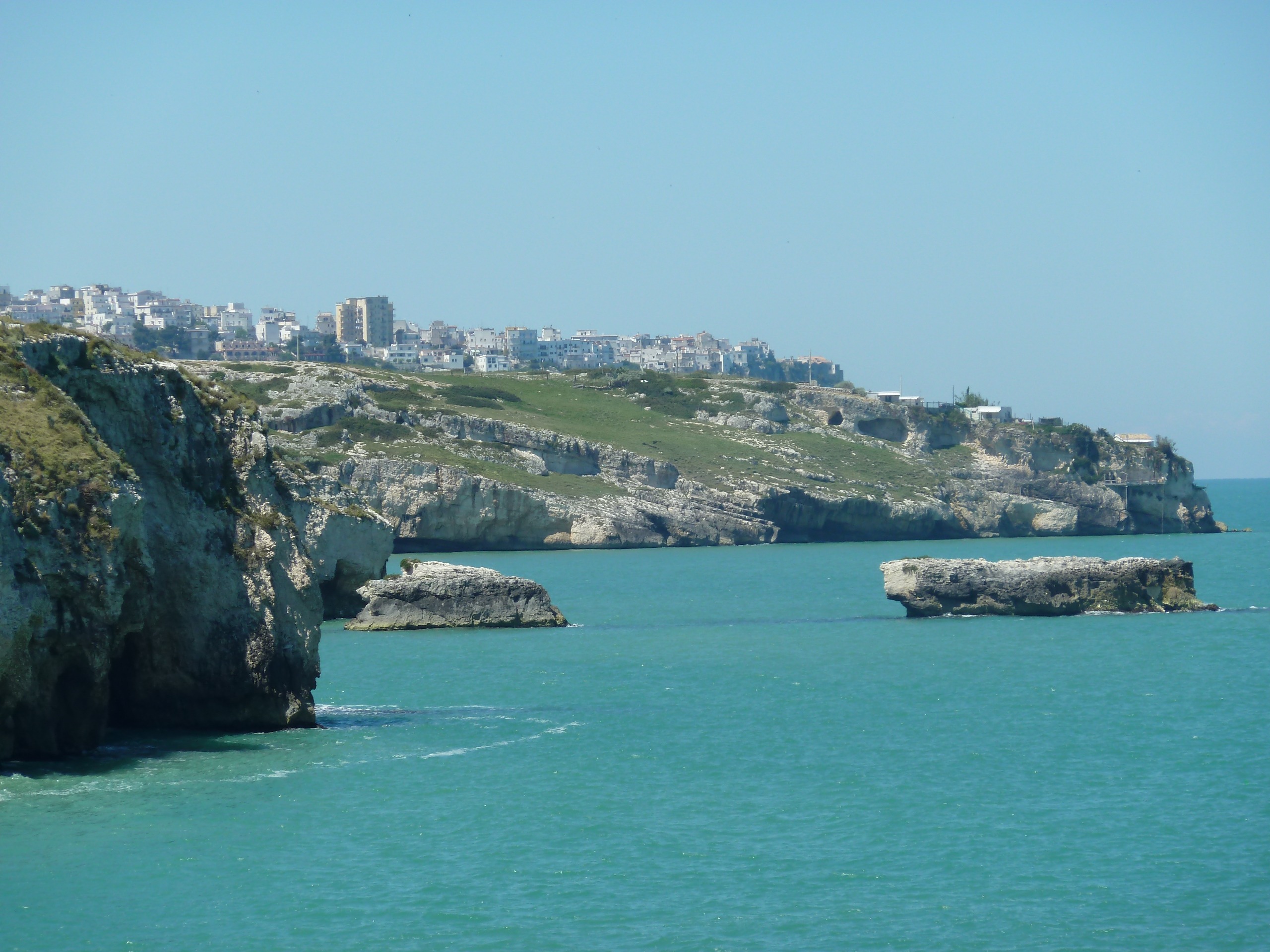 bay, 2K, blue, sea, rock - object, formations, near, clear sky, turquoise colored, nature, architecture, photography, sky, water, tranquil scene, gargano, HD Wallpaper