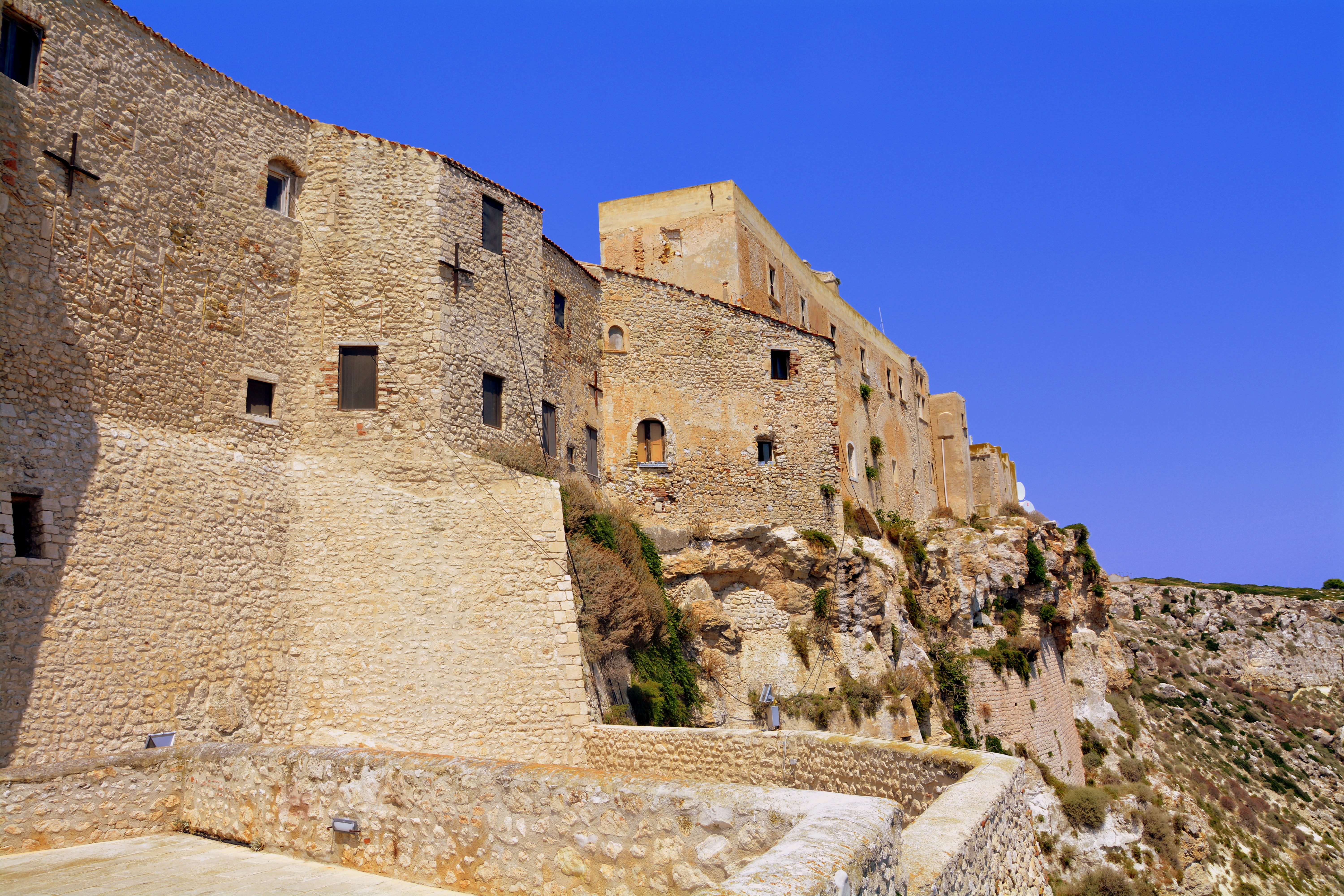 nature, built structure, outdoors, tourism, old, the quakes, blue, castle, island, ruined, sunny, old ruin, building exterior, sky, stone material, puglia, HD Wallpaper