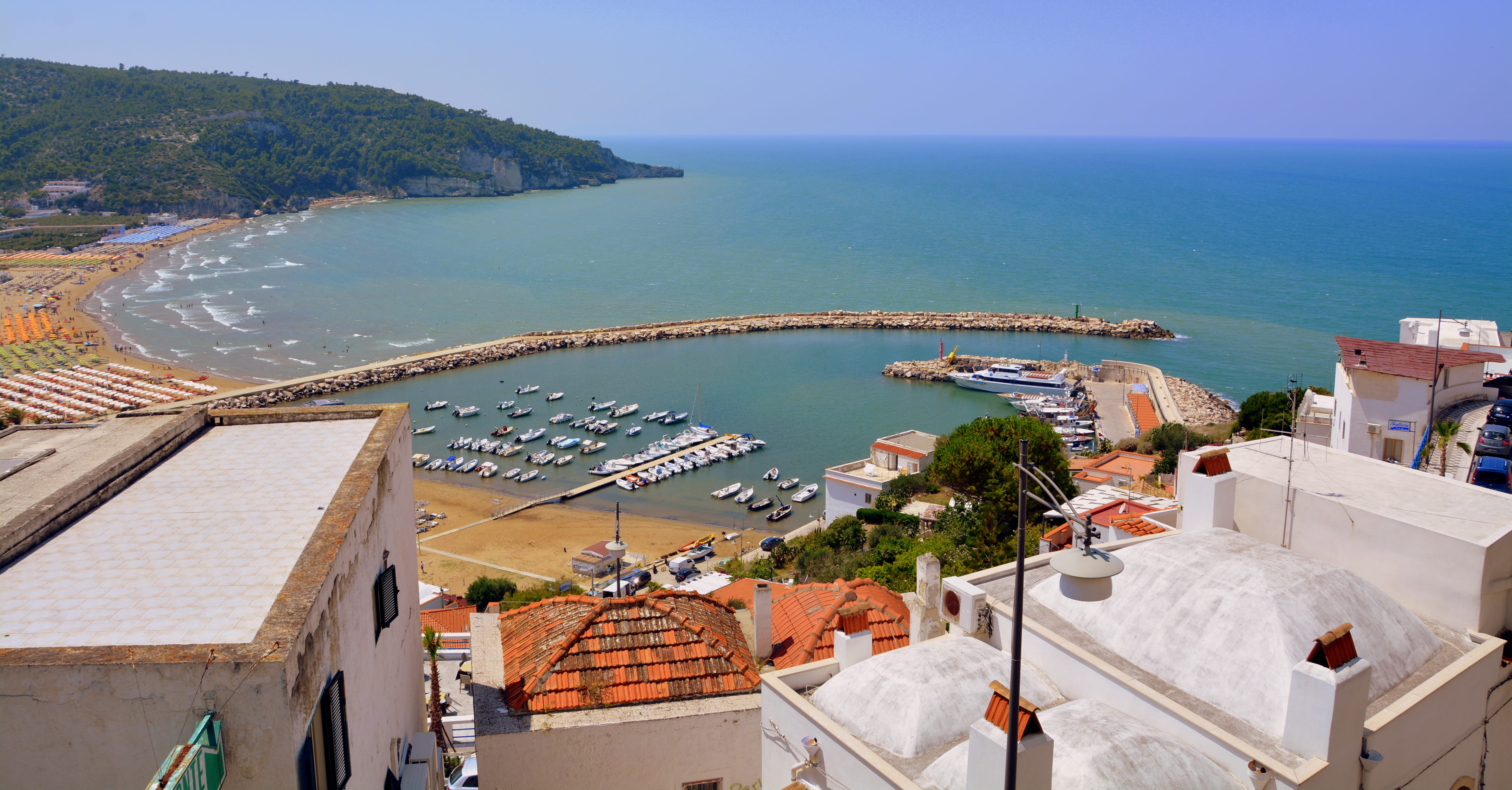 peschici, building, architecture, roofs, travel, high angle view, roof, 5K, gargano, sand, travel destinations, beach, horizon over water, puglia, tree, HD Wallpaper