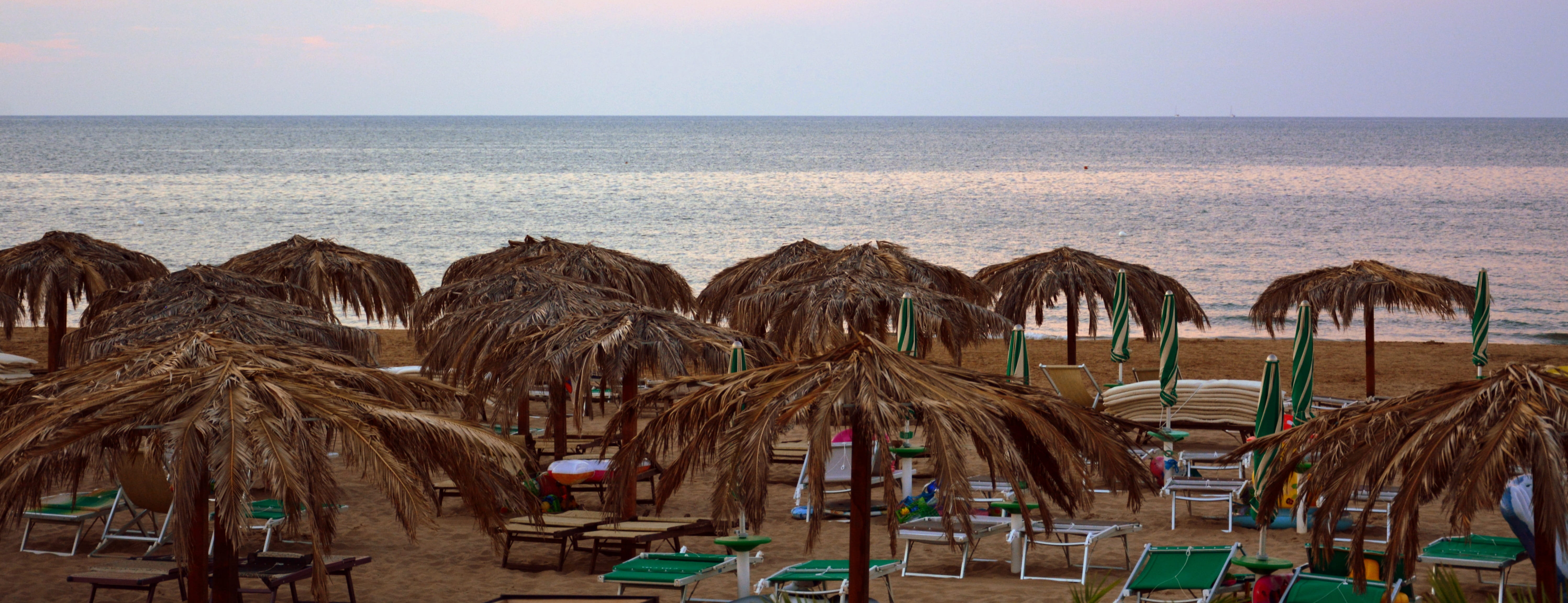 beauty in nature, no people, gargano, puglia, thatched roof, nature, tourism, beach, sand, 5K, umbrellas, scenics - nature, horizon over water, holidays, HD Wallpaper