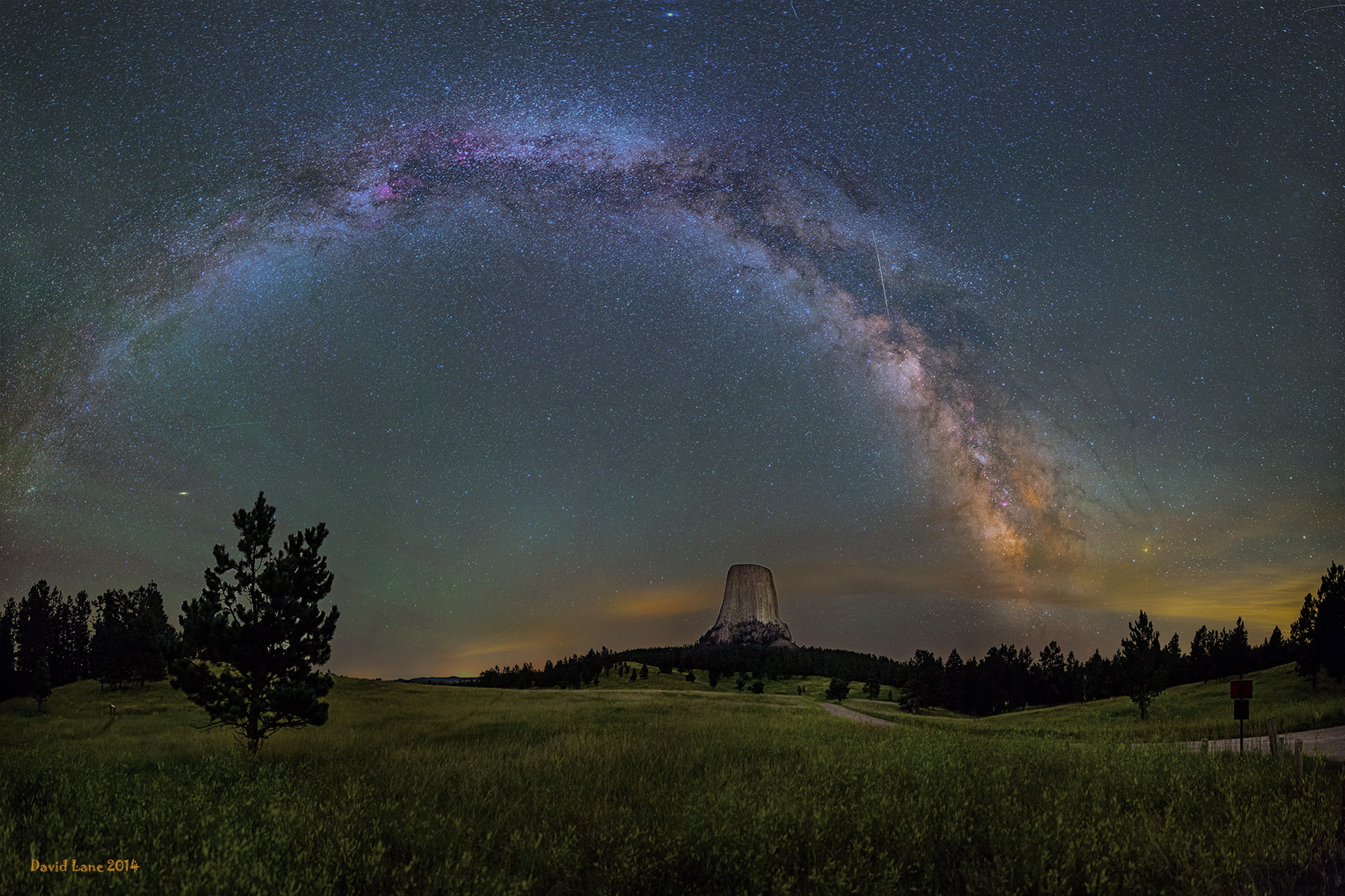 landscape, 2014 (Year), USA, stars, Milky Way, nature, 720P, night, Devils Tower, field, starry night, grass, Wyoming, trees, David Lane, HD Wallpaper