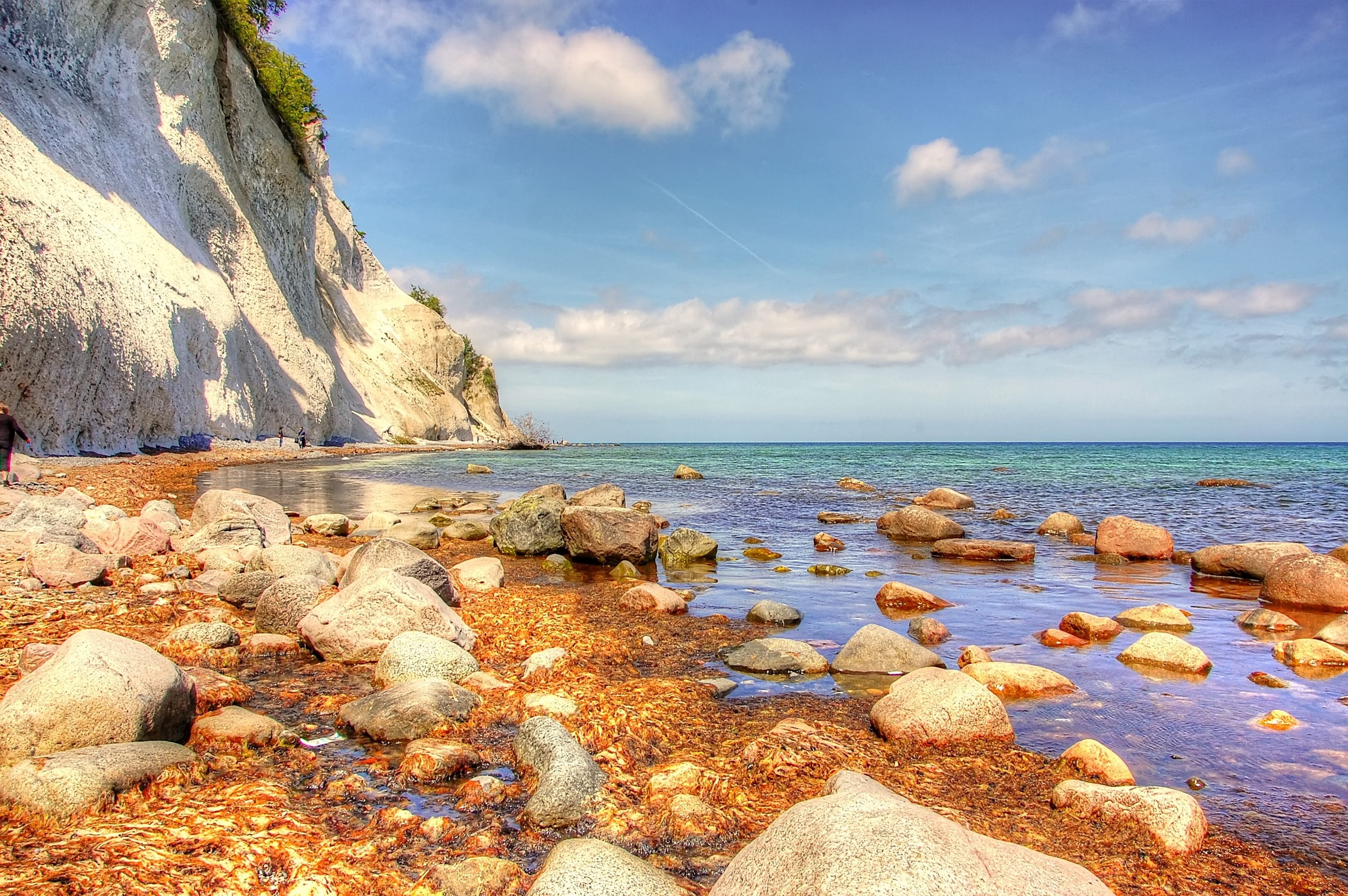 tourist attraction, sunny, wave, sand, scenics, vacations, seascape, tranquility, horizon, sky, blue, body, island mön, rock, scenics - nature, holiday, HD Wallpaper