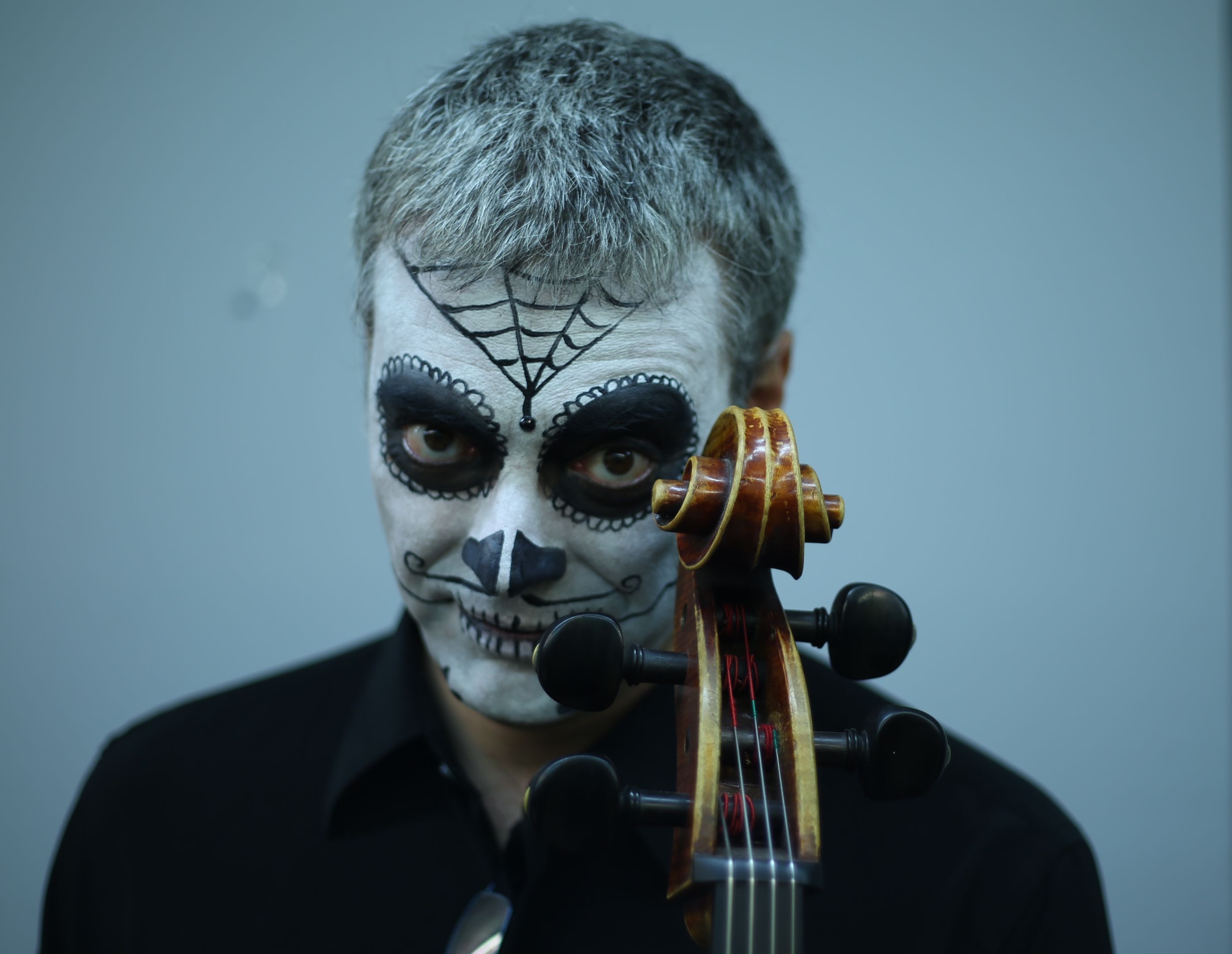 mexico, men, gray, looking at camera, disguise, headshot, studio shot, colored background, party, black, skeleton, 2K, the mon cordes, front view, instruments, HD Wallpaper