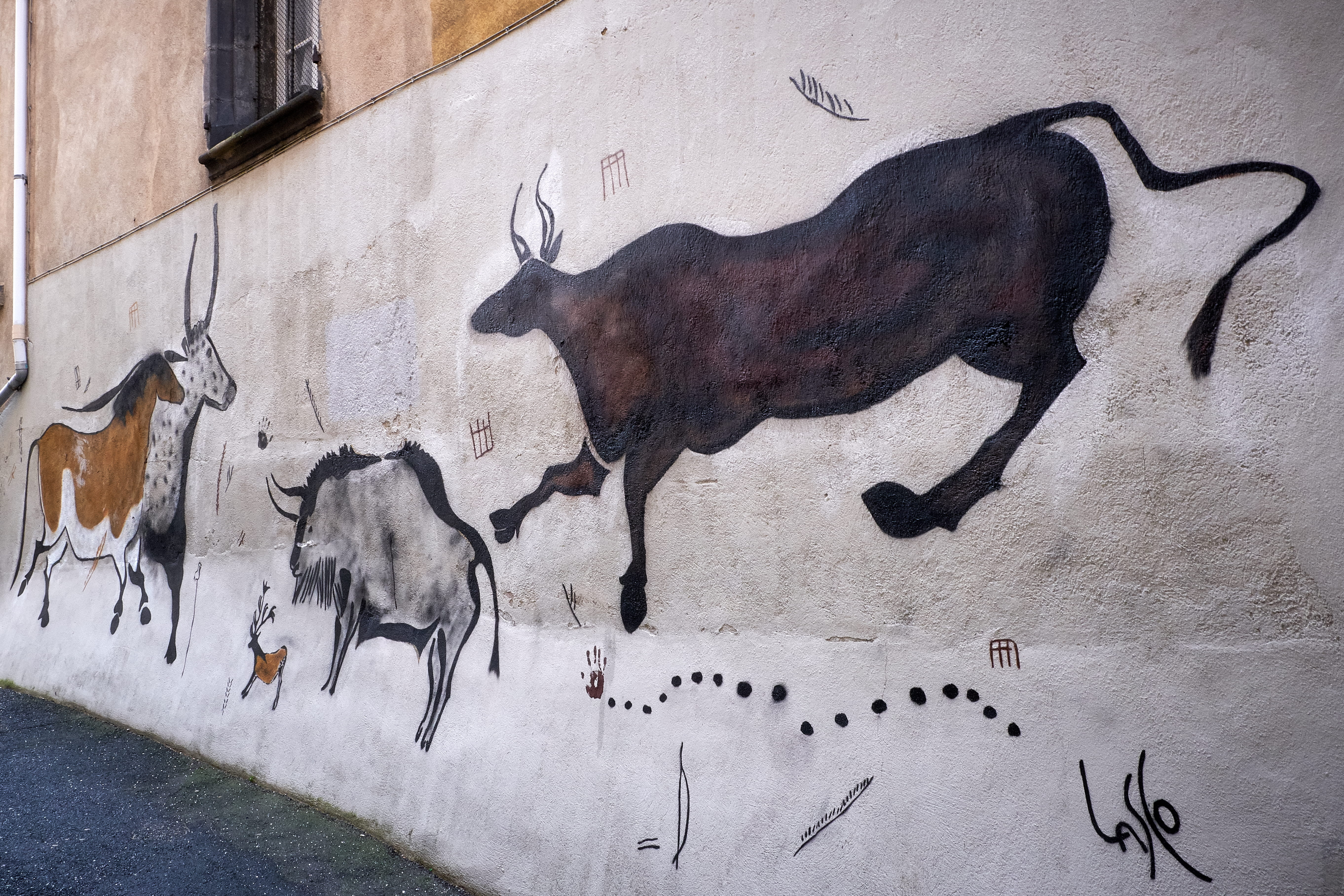 animal representation, nature, mural, prehistory, animals in the wild, wall - building feature, representation, art, france, no people, vertebrate, home decor, HD Wallpaper