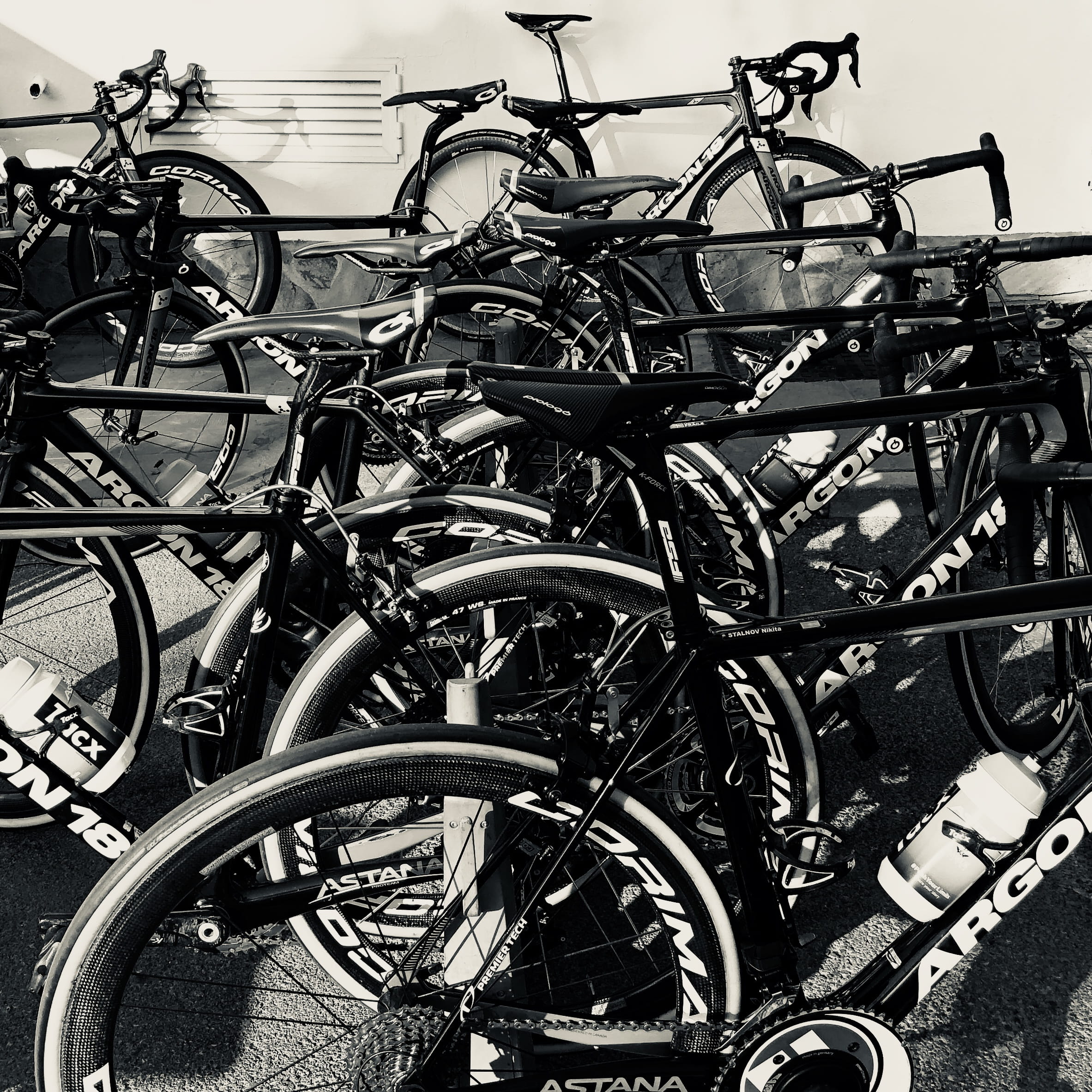 training, transportation, frame, frameset, spain, astana, parking lot, tech, 1080P, alhaurín de la torre, la vuelta, sky, parking, malaga, brake, argon, Phone HD Wallpaper