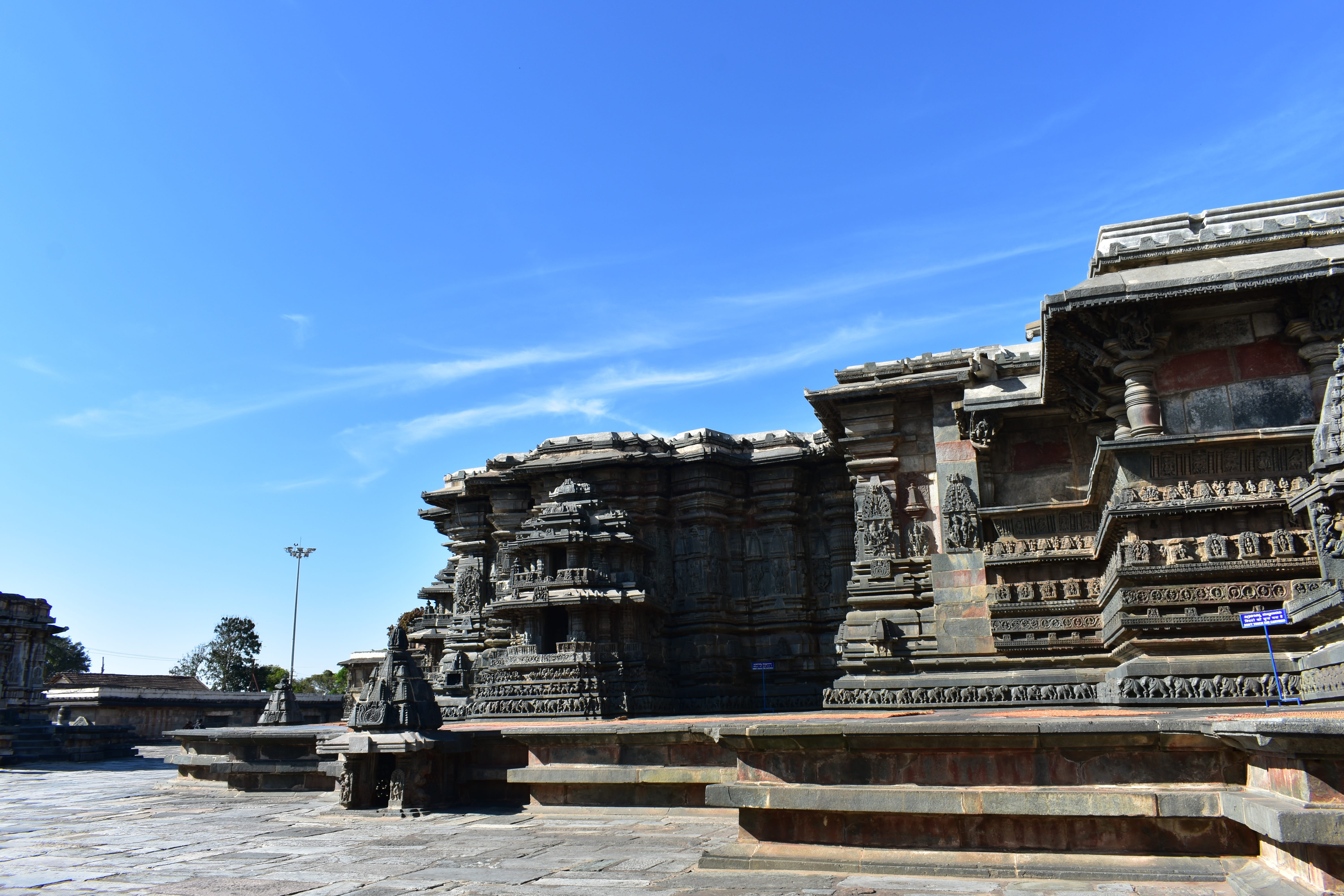 sculpture, outdoors, travel destinations, sky, water, art and craft, no people, belur, low angle view, building exterior, the past, building, history, 5K, HD Wallpaper
