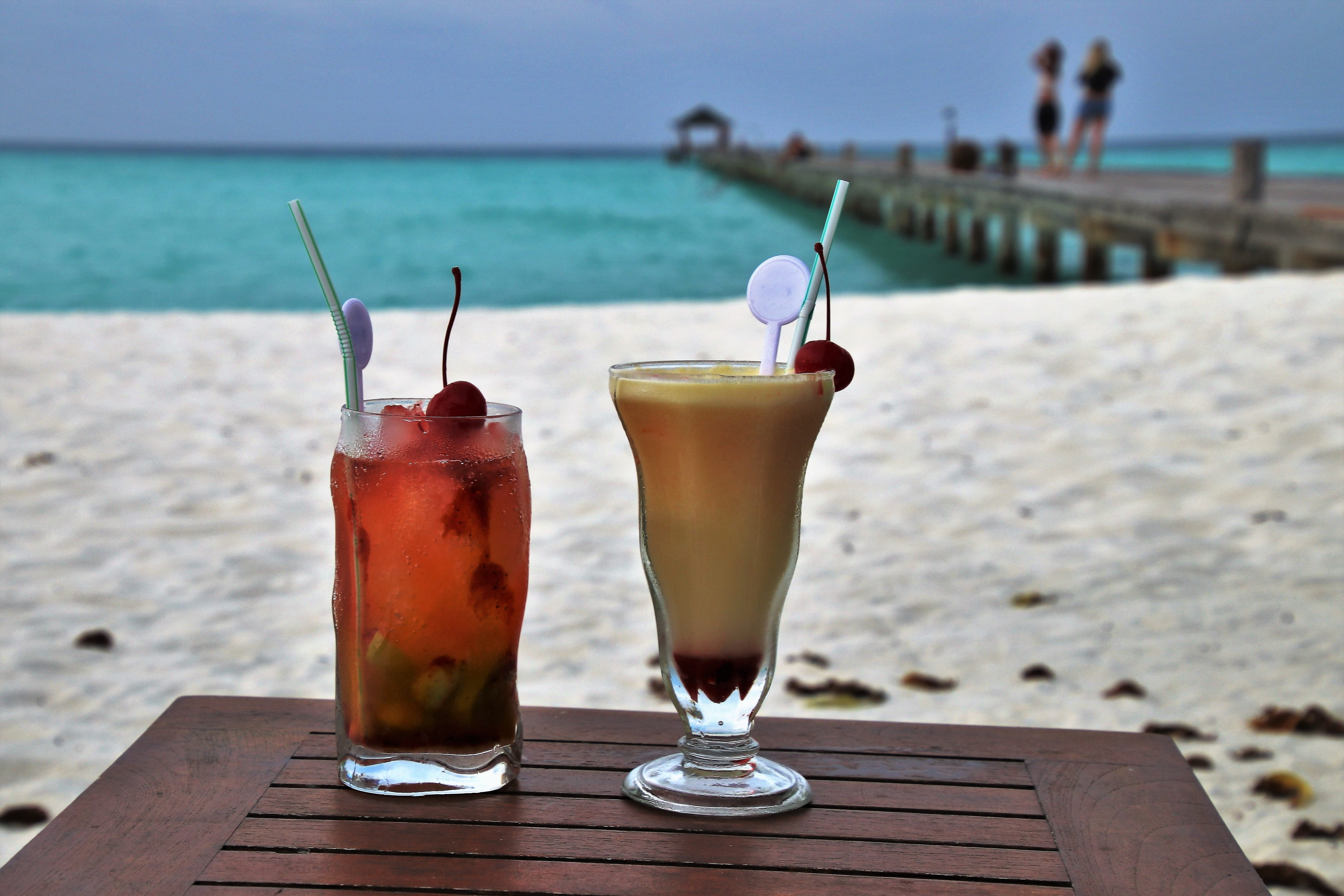 the drink, household equipment, rest, ferie, cocktail, no people, ocean, drinks, relax, holiday, alcohol, the pier, glass, cocktail alcoholic, travel, drinking, HD Wallpaper
