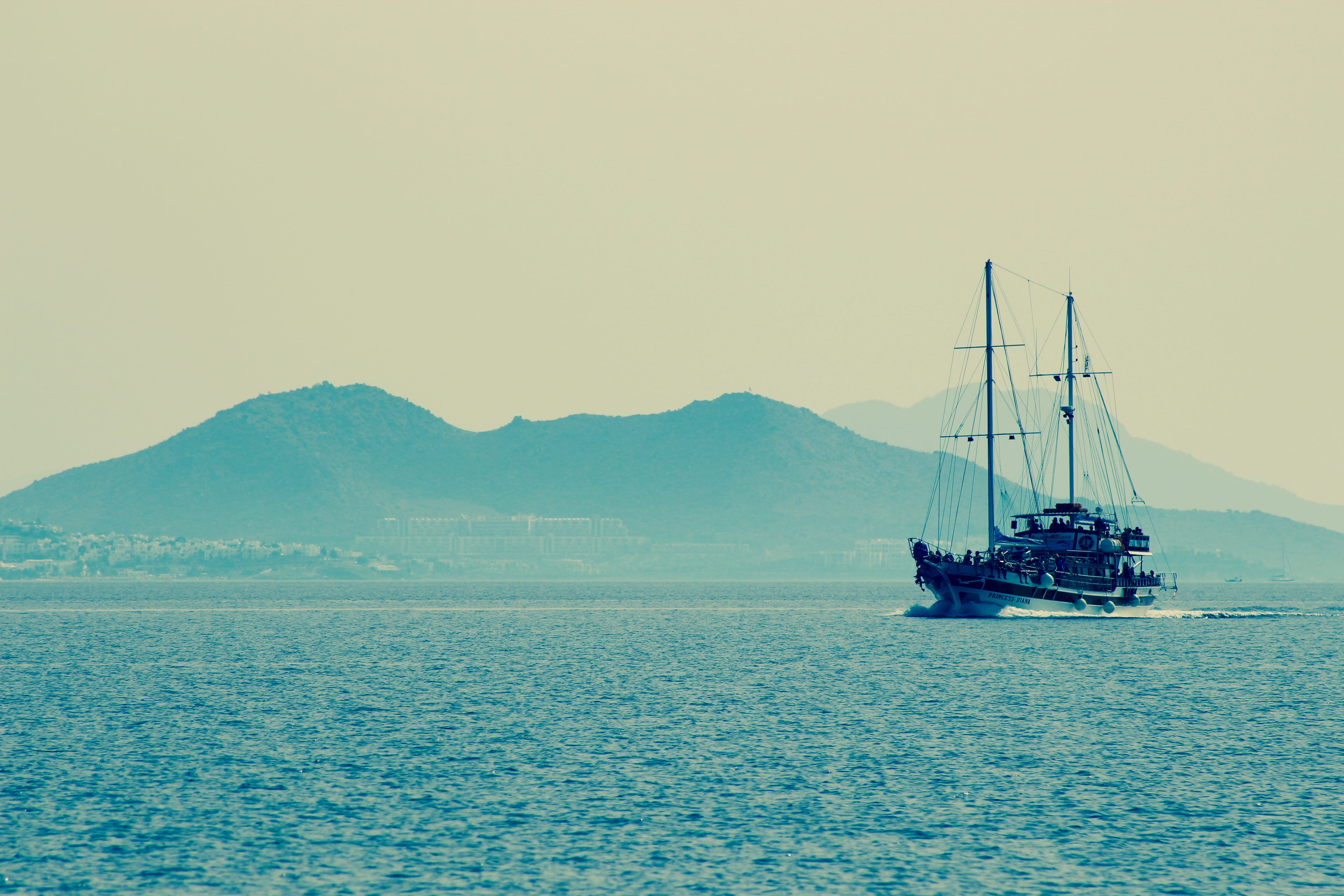 yacht, excursion, tour, tranquil scene, beauty in nature, nature, sailboat, range, no people, 5K, water, copy space, nautical vessel, transportation, travel, HD Wallpaper