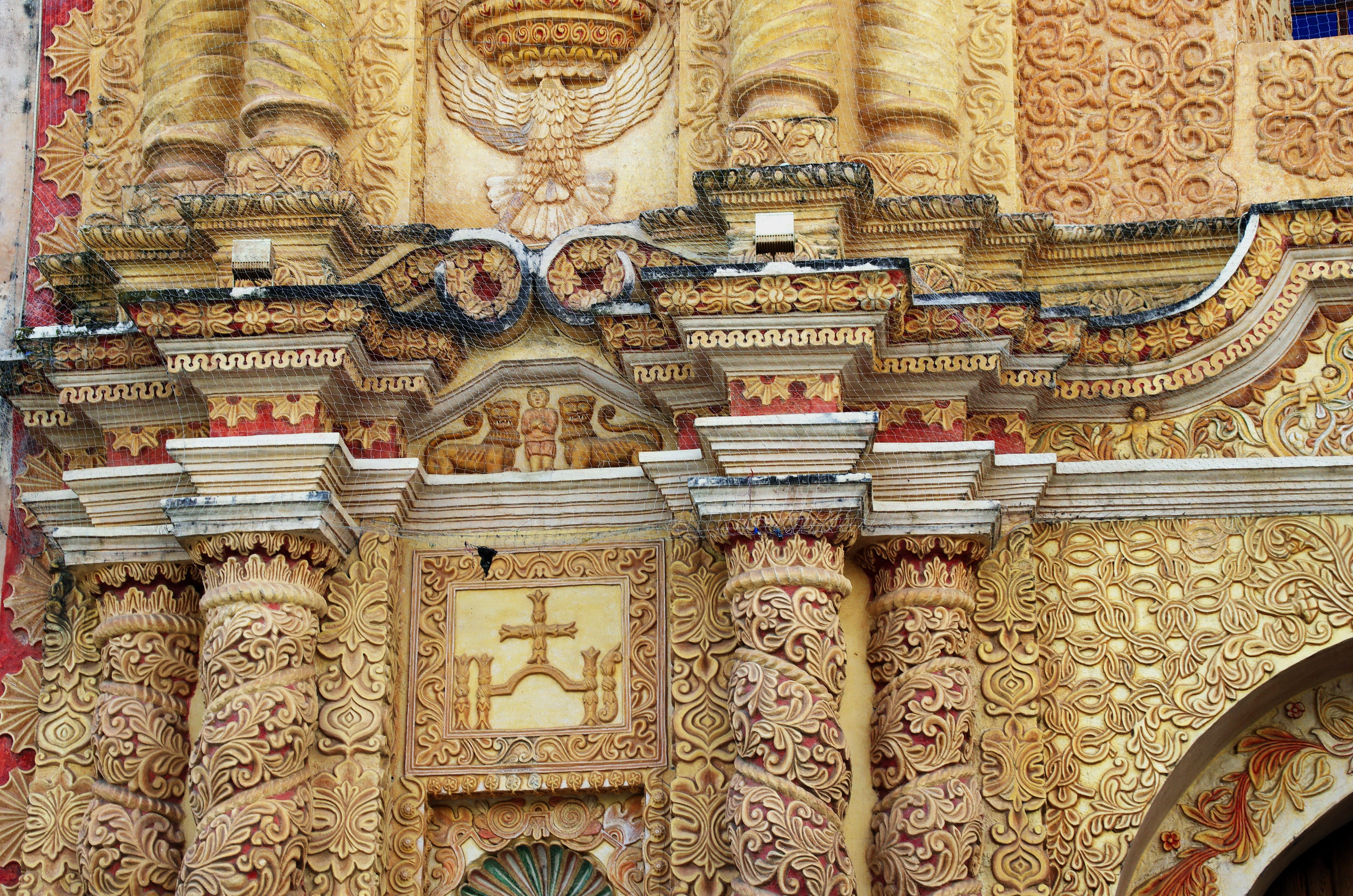 sculptures, carving - craft product, low angle view, San Cristobal, architecture, Chiapas, no people, craft, 4K, bas relief, travel destinations, built structure, HD Wallpaper