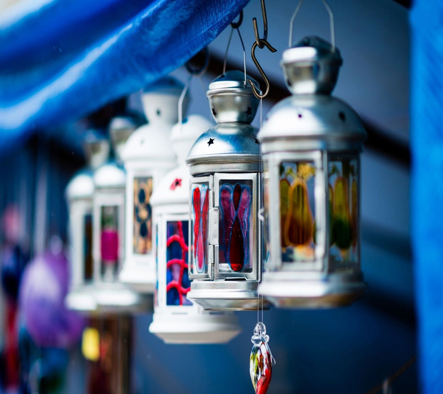 glass - material, decoration, bottle, handicraft, store, for sale, food and drink, selective focus, 720P, photography, close-up, container, day, depth of field, HD Wallpaper