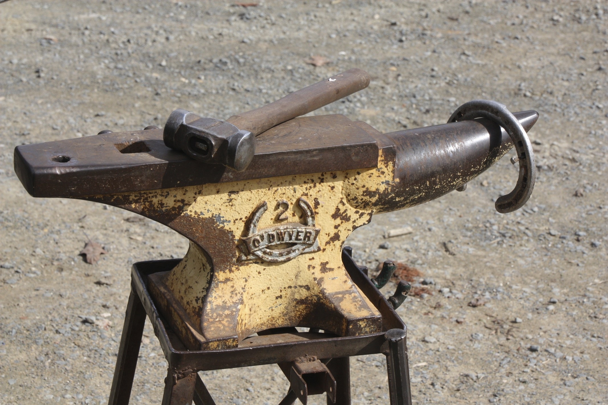 shoe, sunlight, yellow, blacksmith, weathered, stand, handwork, anvil, gray, 1080P, craftsman, abandoned, nature, single object, alloy, equipment, day, HD Wallpaper