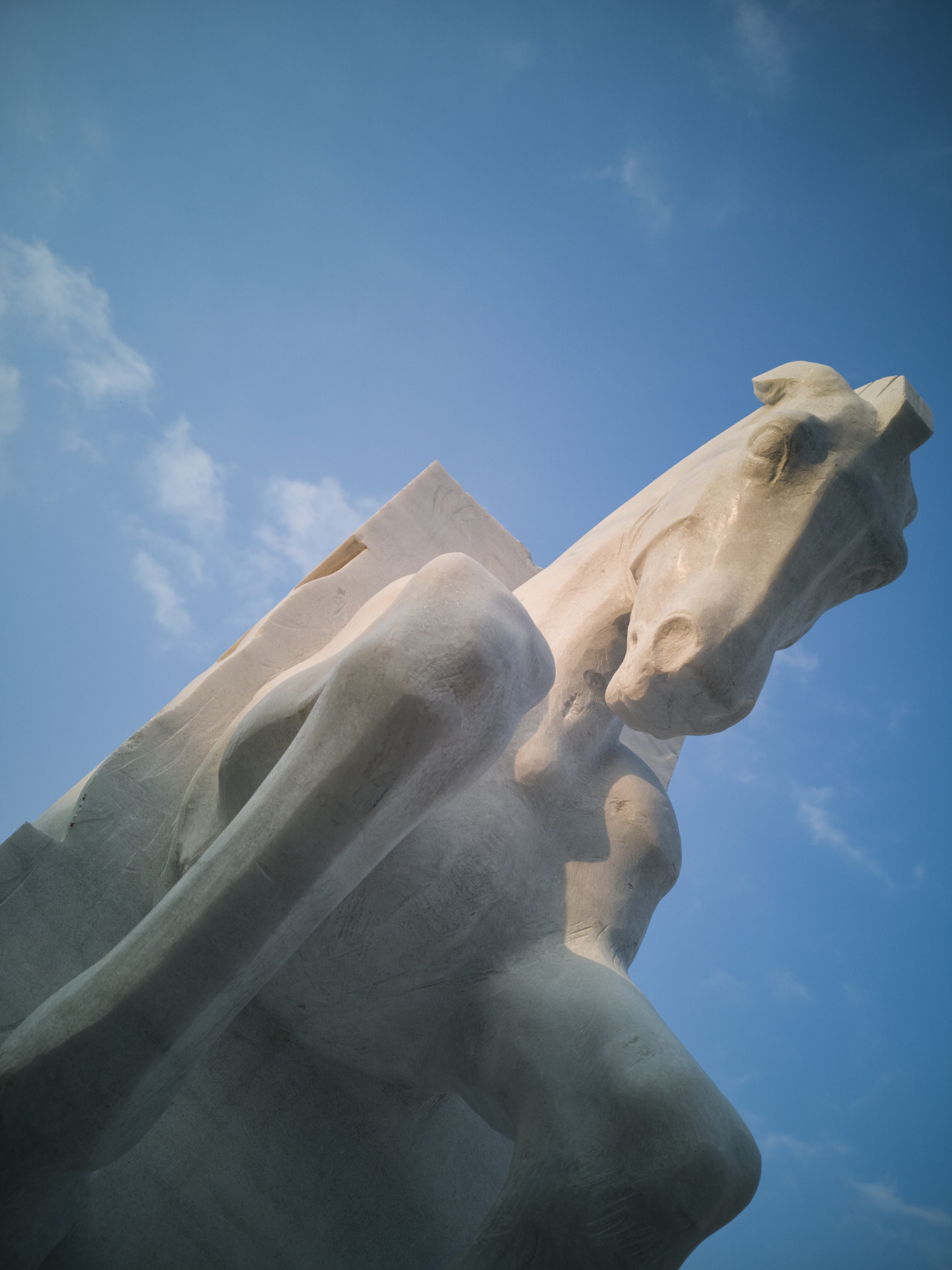 monument, cloud - sky, design, no people, representation, sky, male likeness, statue, sculptor, history, sculpture, color, travel destinations, gouge, aesthetics, Phone HD Wallpaper