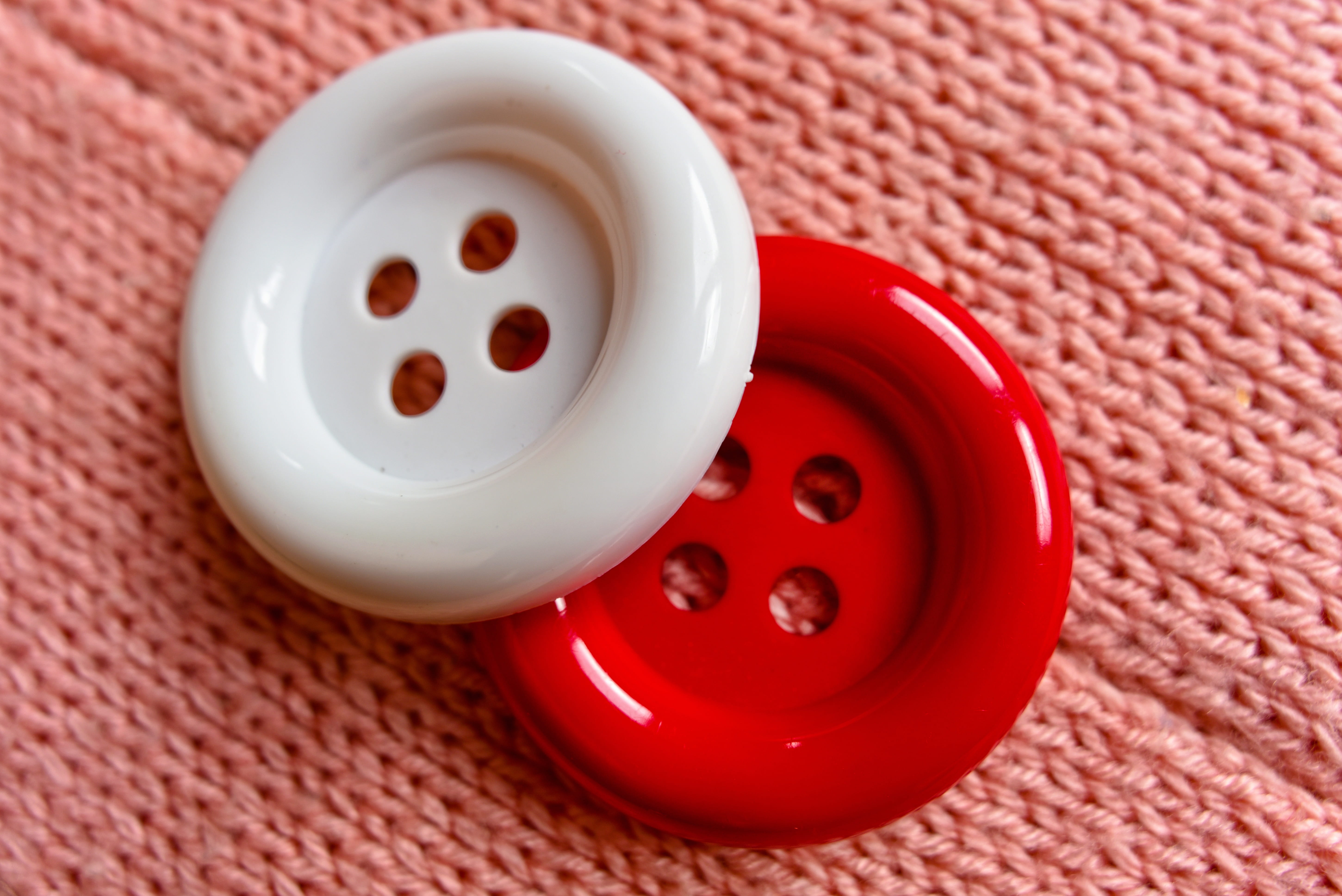 cool, leisure activity, white button, red, handicraft, luck, fashion, stylish, leisure games, white color, single object, fun, red button, decoration, indoors, HD Wallpaper
