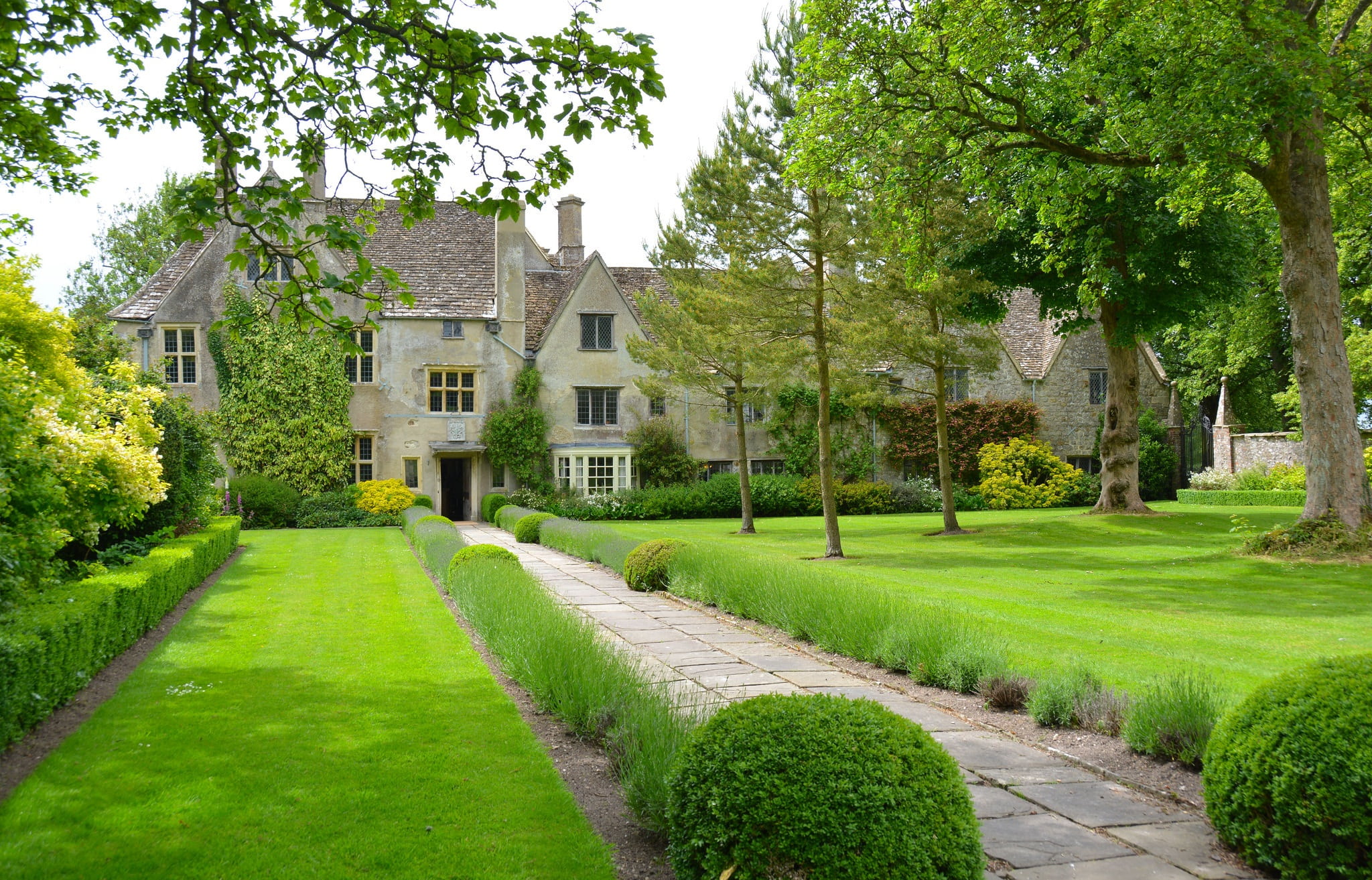 building, built structure, front or back yard, nature, luxury, 1080P, house, home, footpath, day, lawn, architecture, growth, amesbury, plant, grass, old english cottage, HD Wallpaper
