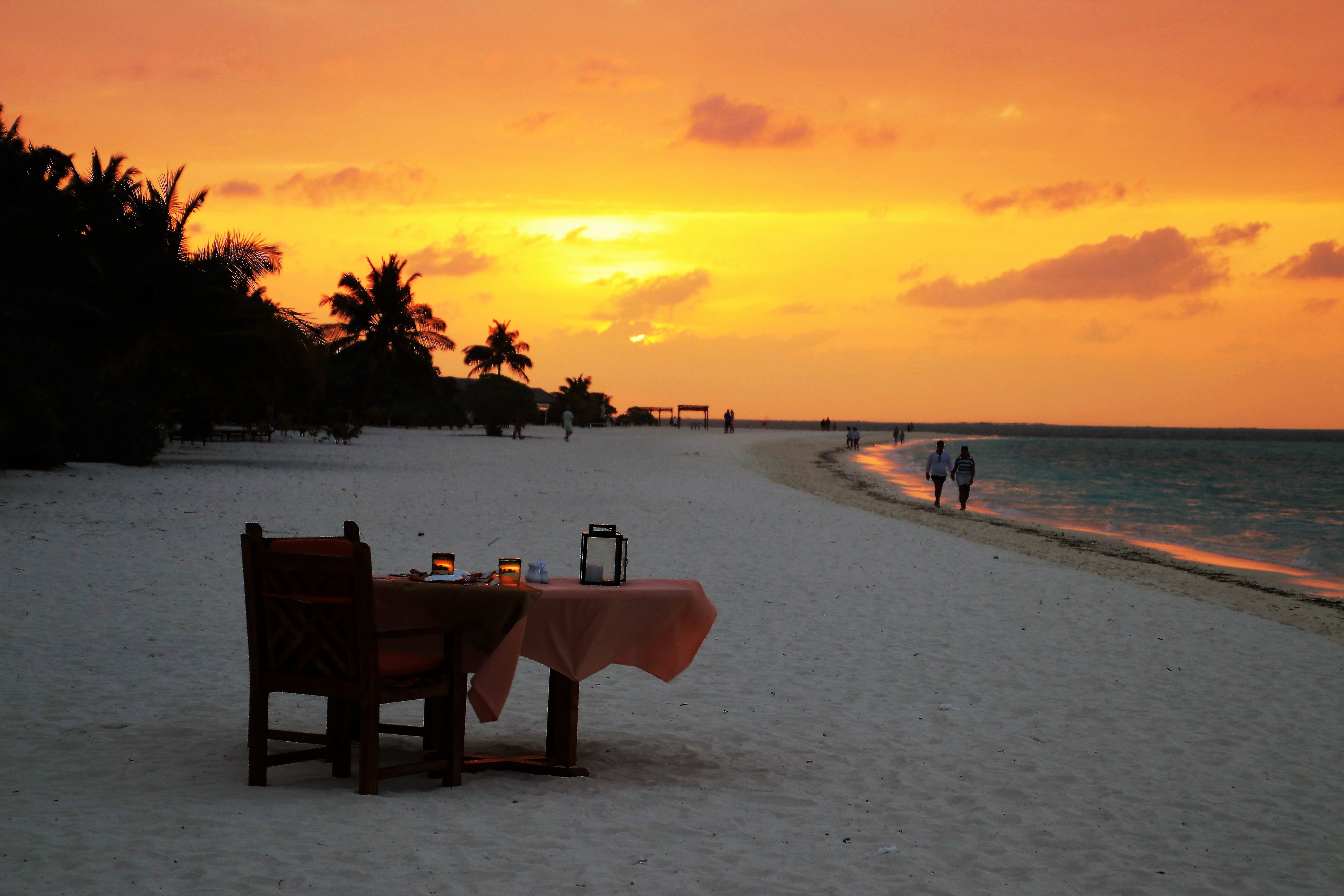 the sun, spacer, yellow, characters, seat, horizontal, tropical climate, ferie, travel, hour, horizon, beach, seashore, clouds, orange color, water, nature, HD Wallpaper