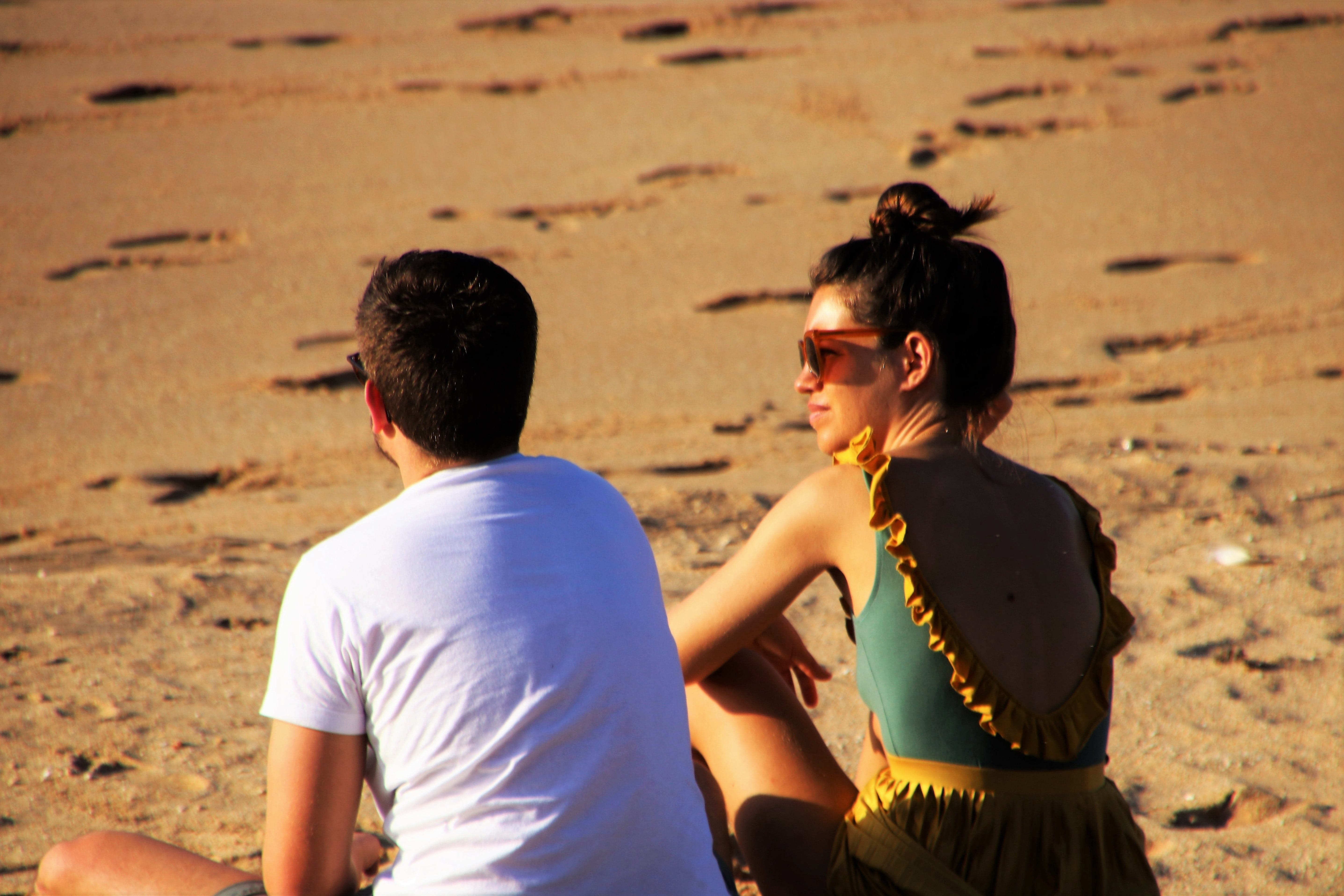tourism, holiday, two people, young adult, couple - relationship, sunny, heat, heterosexual couple, a smile, sea, sand, women, rest, tanning, the sun, at the court of, HD Wallpaper