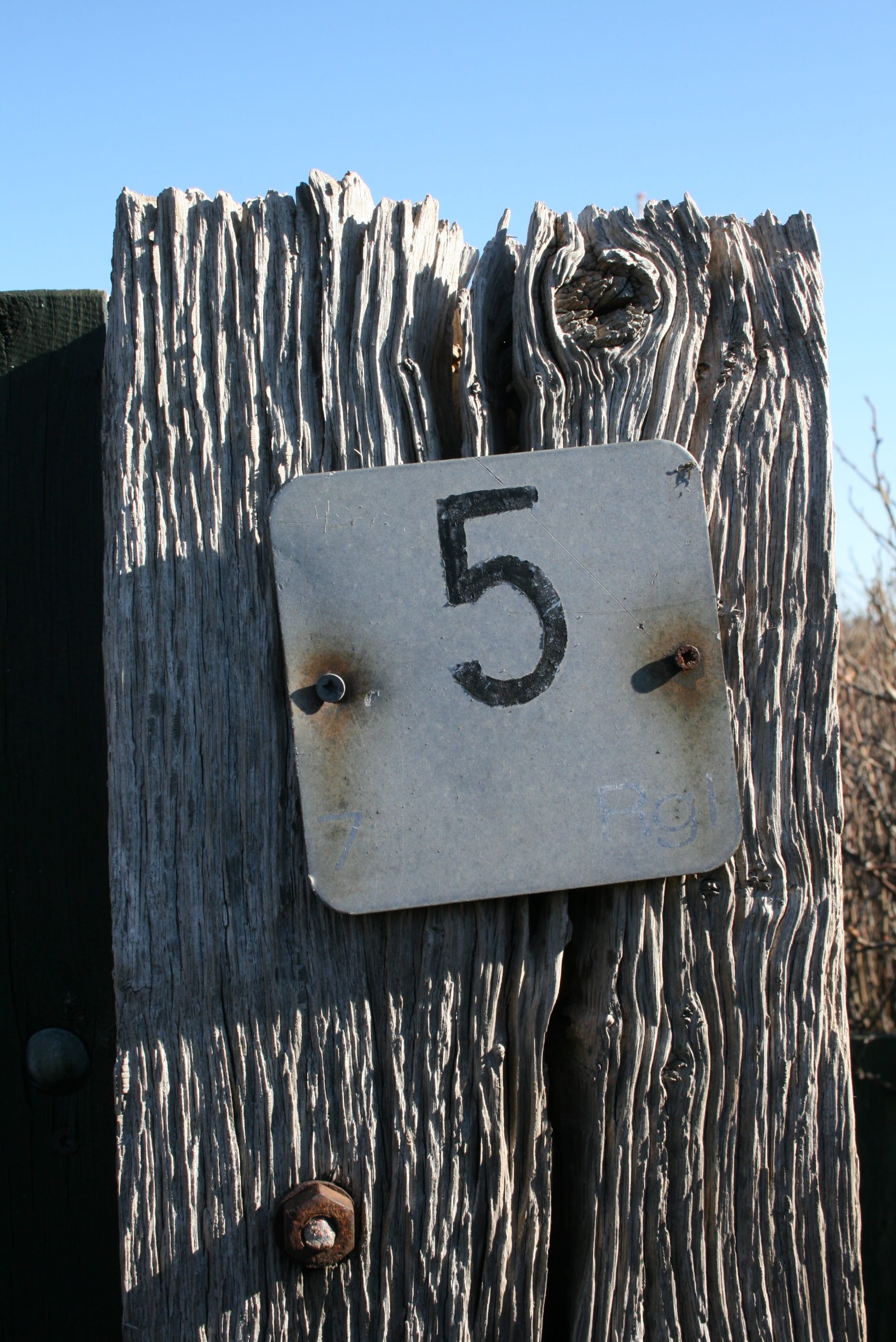 boundary, no people, Number, faded, outdoors, sign, 5, Sign, House Number, message, text, nature, sky, fence, focus on foreground, close-up, sunlight, information, Phone HD Wallpaper