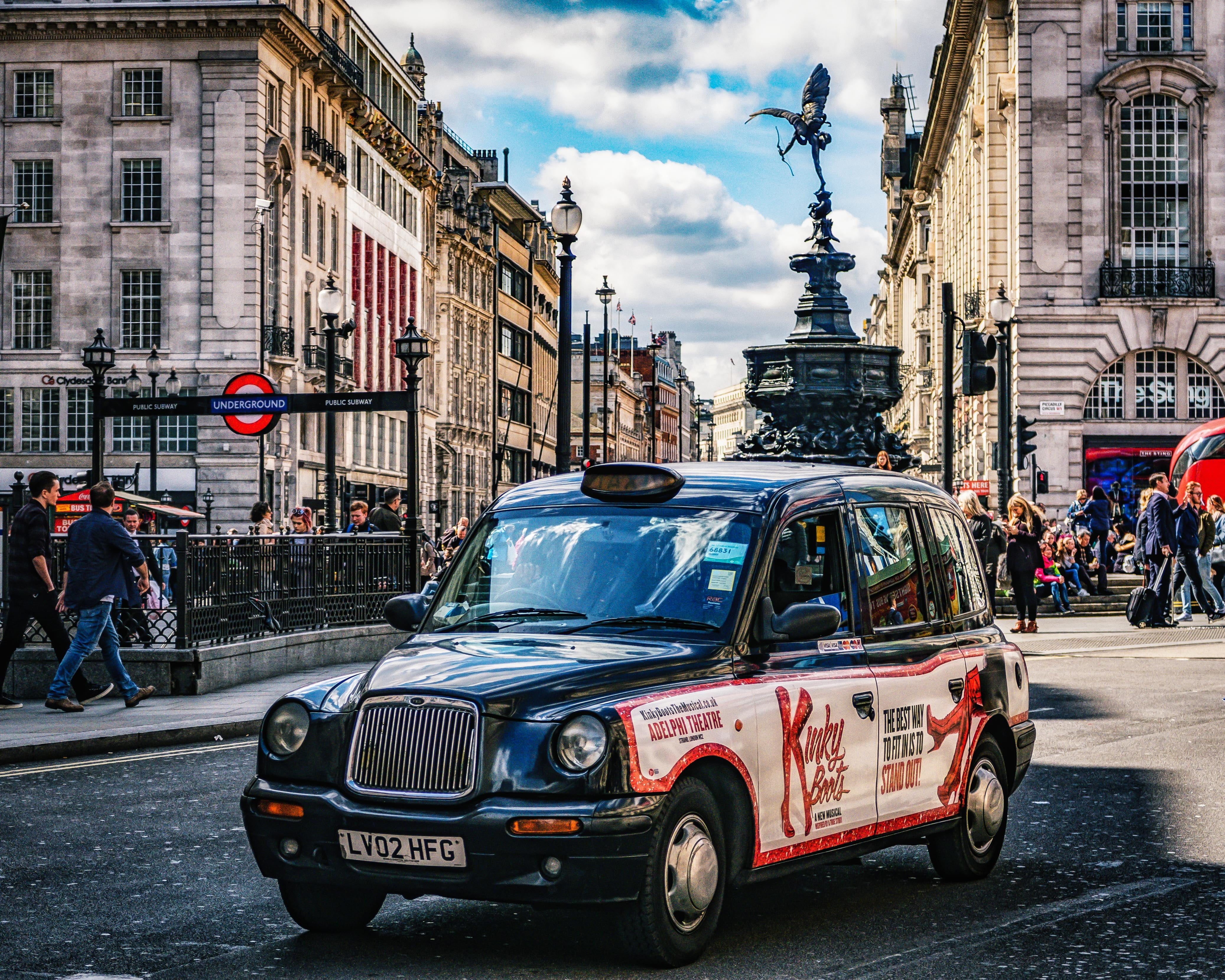europe, city, architecture, real people, tourism, england, building, mode of transportation, incidental people, buildings, government, london, land vehicle, HD Wallpaper