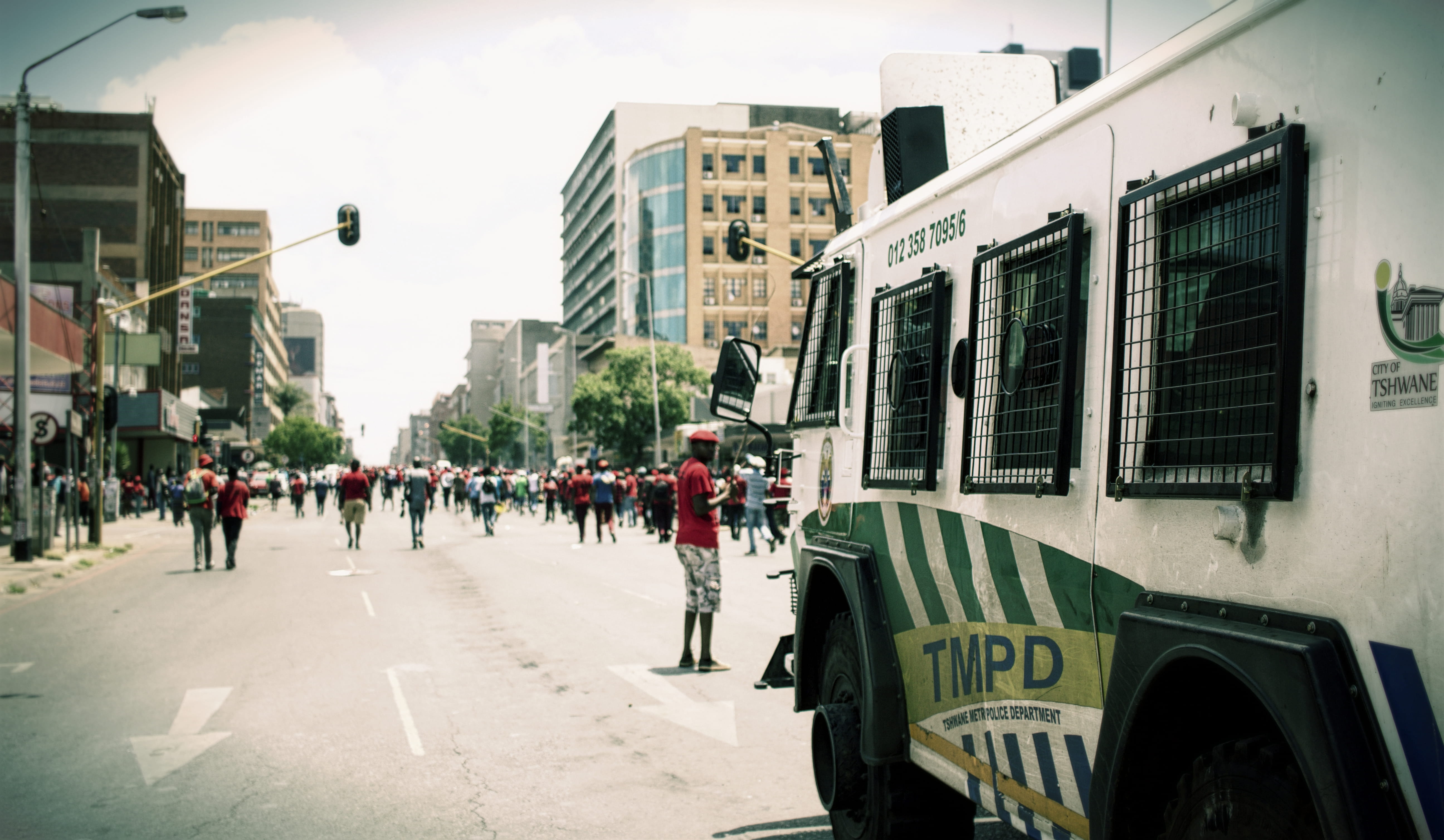 city life, car, protesters, outdoors, architecture, transportation, 5K, mode of transportation, protest, riot police, feesmustfall, police, men, day, pretoria, HD Wallpaper