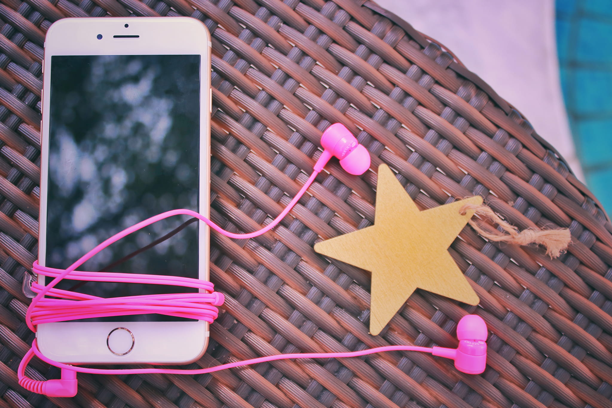 iphone, rose, telephone, clothespin, gold, mobile Phone, outdoors, pink, no people, high angle view, smart Phone, wicker, table, 1080P, wood - material, HD Wallpaper