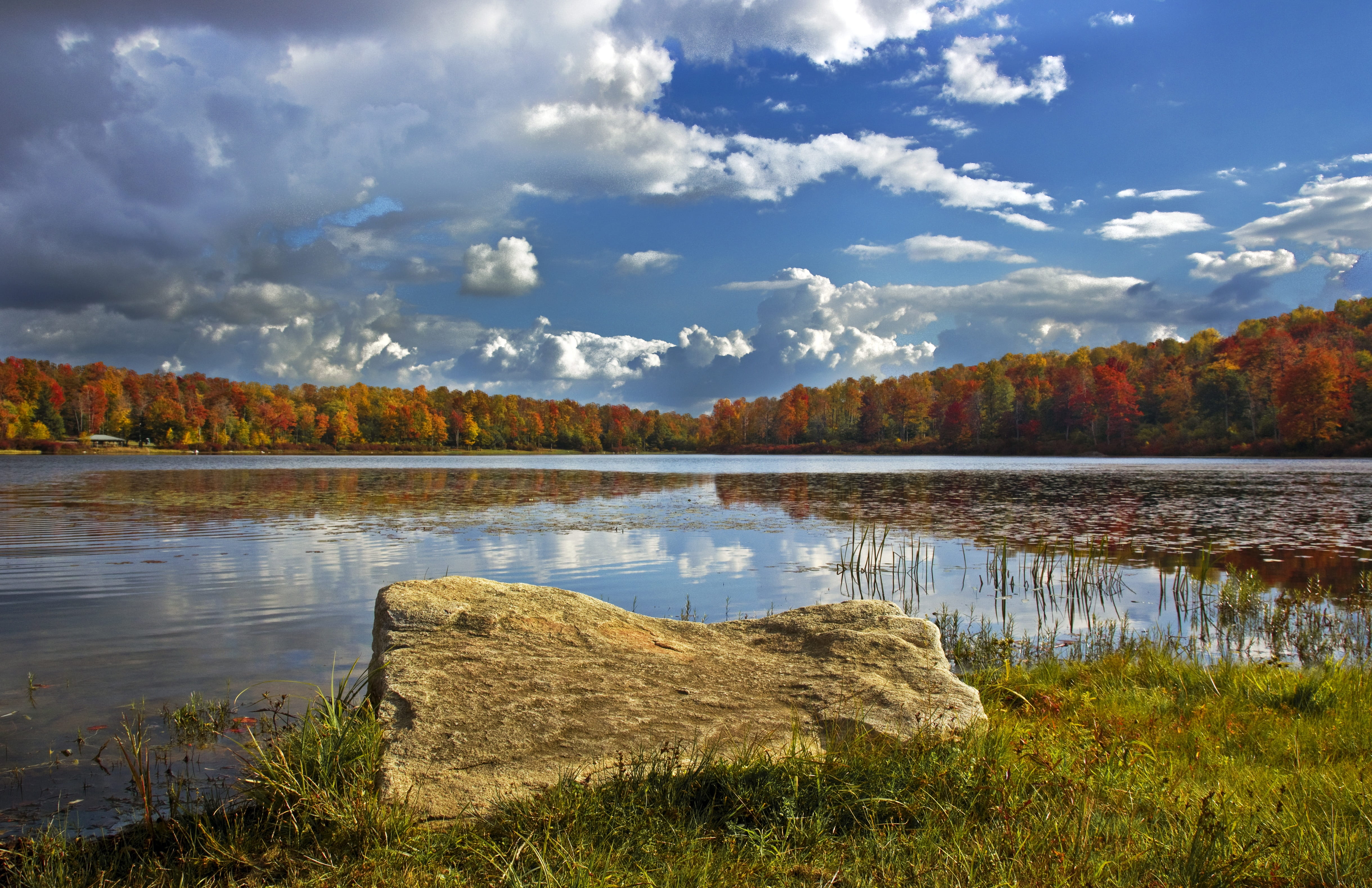 4K, blue, grass, lake, cloud - Sky, pond, change, body of water, fall, idyllic, nature, mountain, scenics, plant, water, autumn, color Image, forest, rock, HD Wallpaper