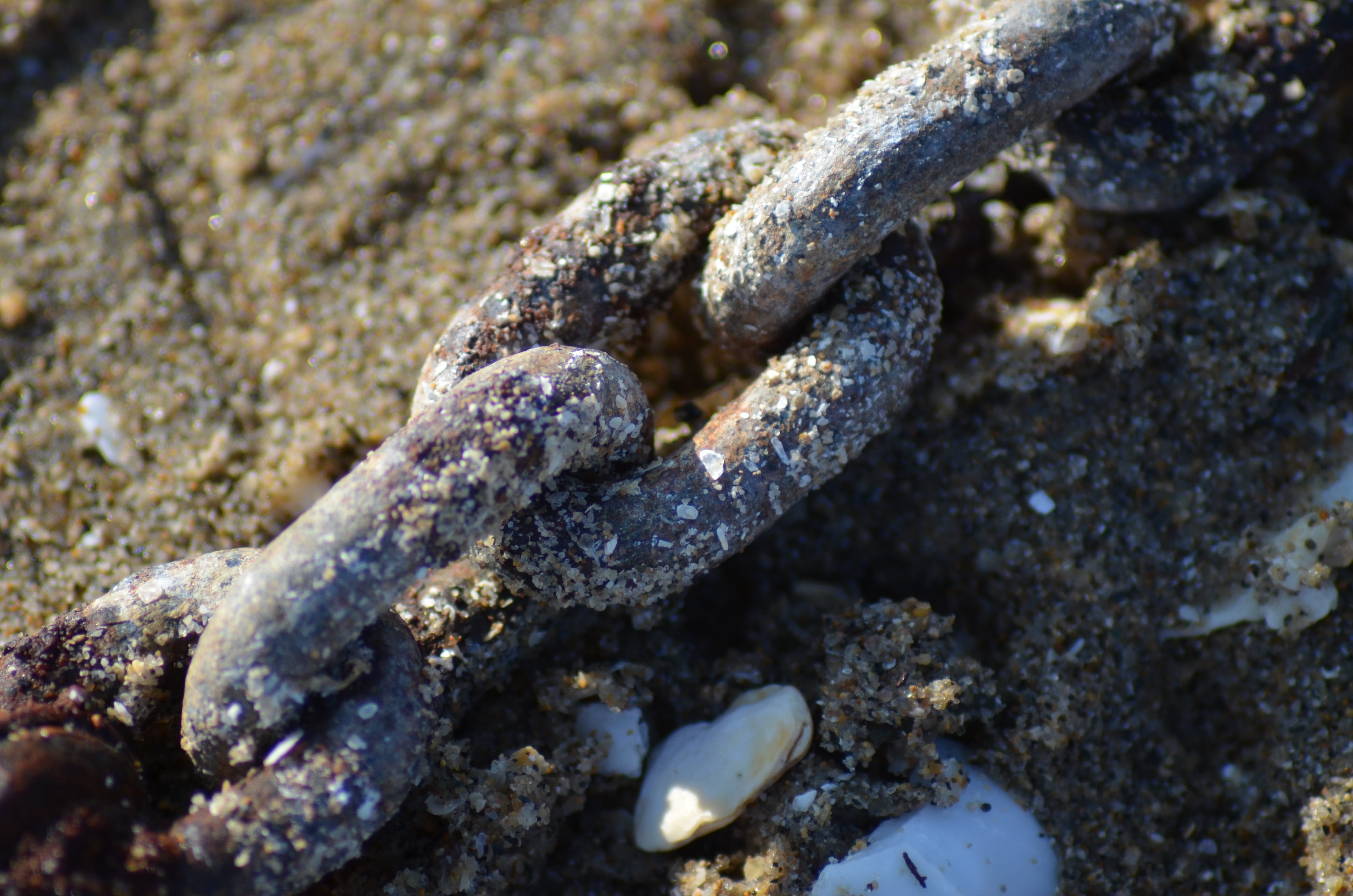 fishing, tether, rock, anchor, outdoors, strength, padlock, sand, day, 4K, selective focus, boat, detail, full frame, close-up, solid, prisoner, textured, HD Wallpaper