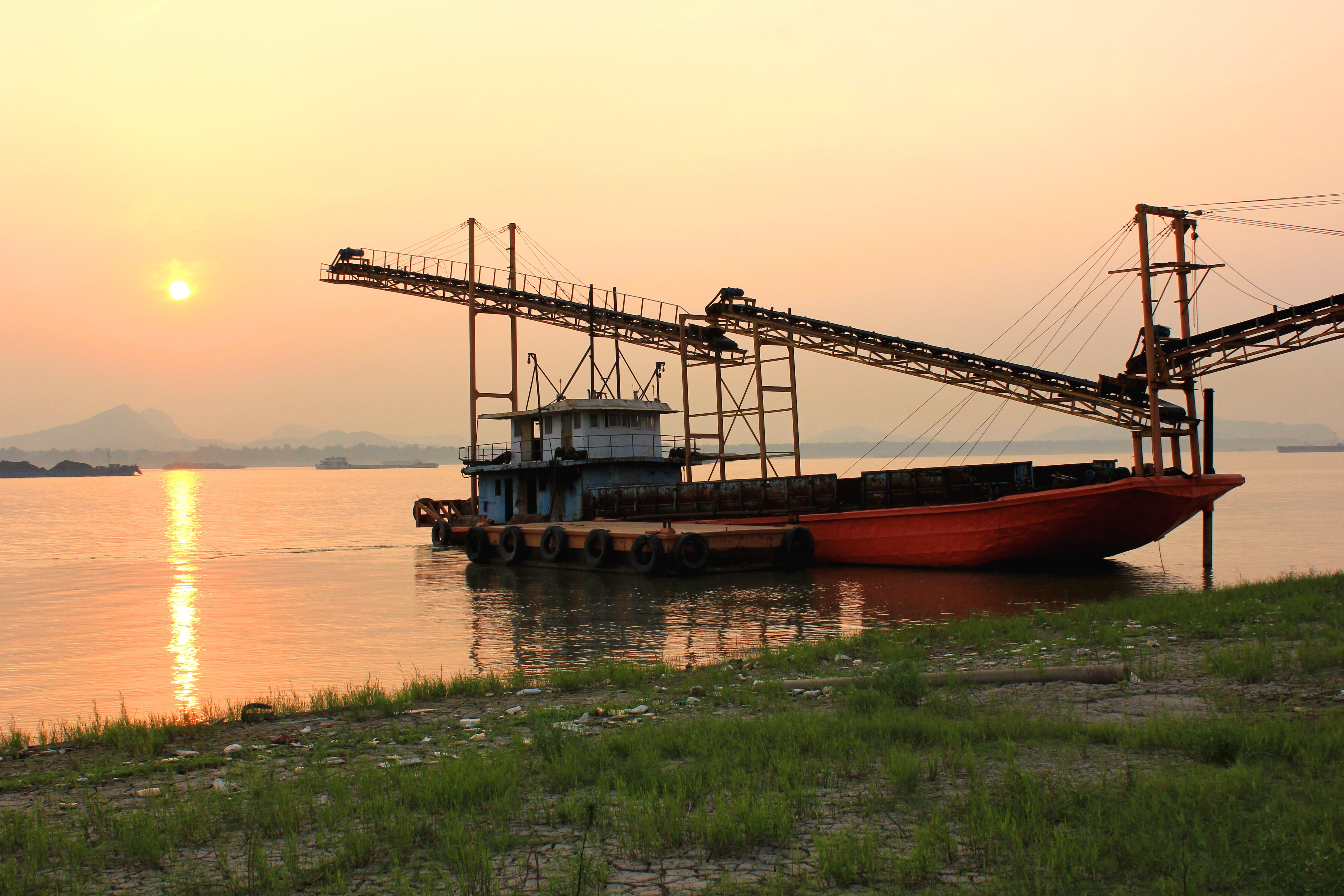 nautical vessel, no people, nature, ship, pier, freight transportation, the yangtze river, crane - construction machinery, steamship, architecture, beauty in nature, HD Wallpaper
