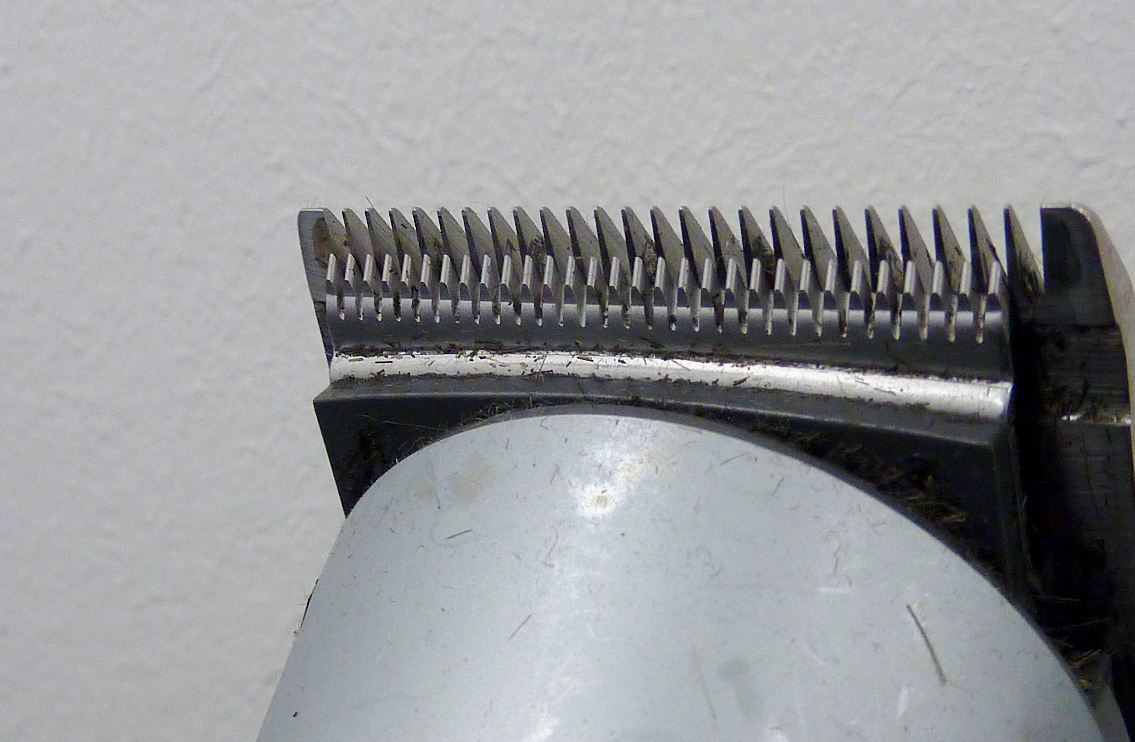 hairdresser, silver colored, design, metal, in a row, high angle view, wall - building feature, shaving, no people, indoors, 1080P, hair trimmer, beard cutters, HD Wallpaper