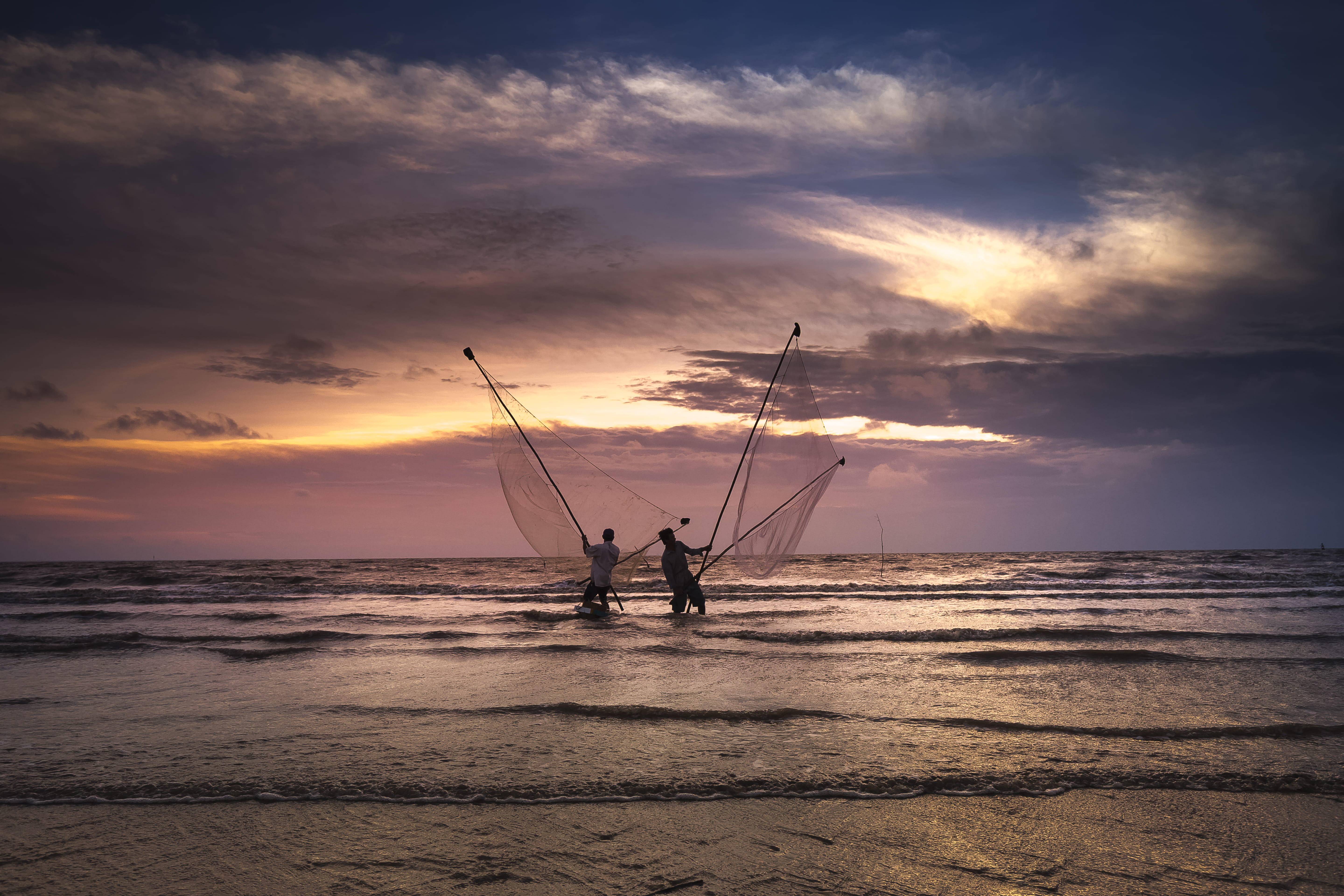 summer, two people, scenics - nature, beach, leisure activity, outdoors, dawn, water, land, fish nets, ocean, men, holding, beauty in nature, waves, tranquility, HD Wallpaper