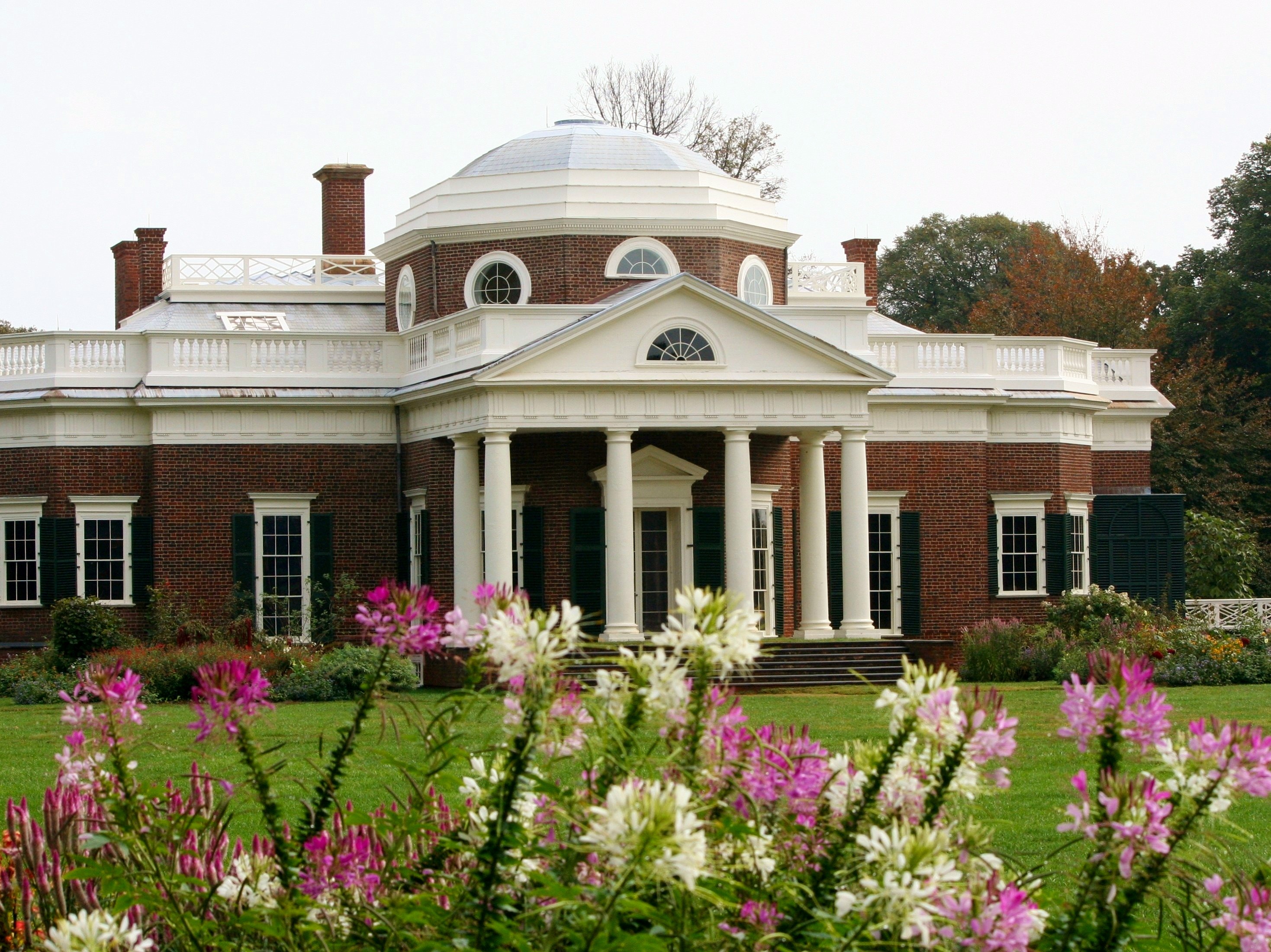 2K, architecture, monticello, outdoors, tree, flowering plant, dome, grass, growth, jefferson, no people, clear sky, residential district, museum, presidential home, HD Wallpaper