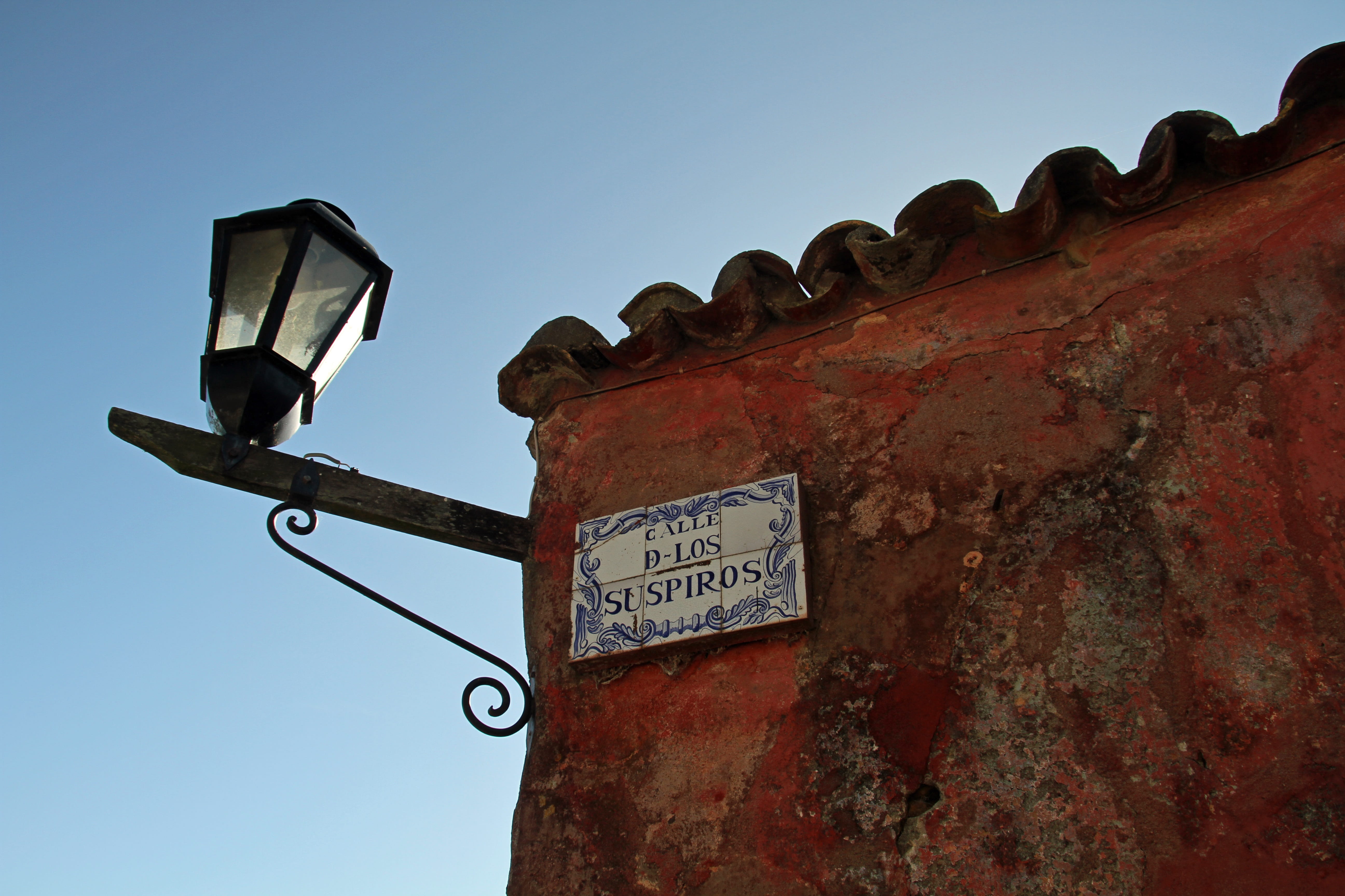 architecture, directional sign, arrow symbol, street, low angle view, landmark, travel, guidance, no people, 5K, sign, colonia, direction, built structure, HD Wallpaper