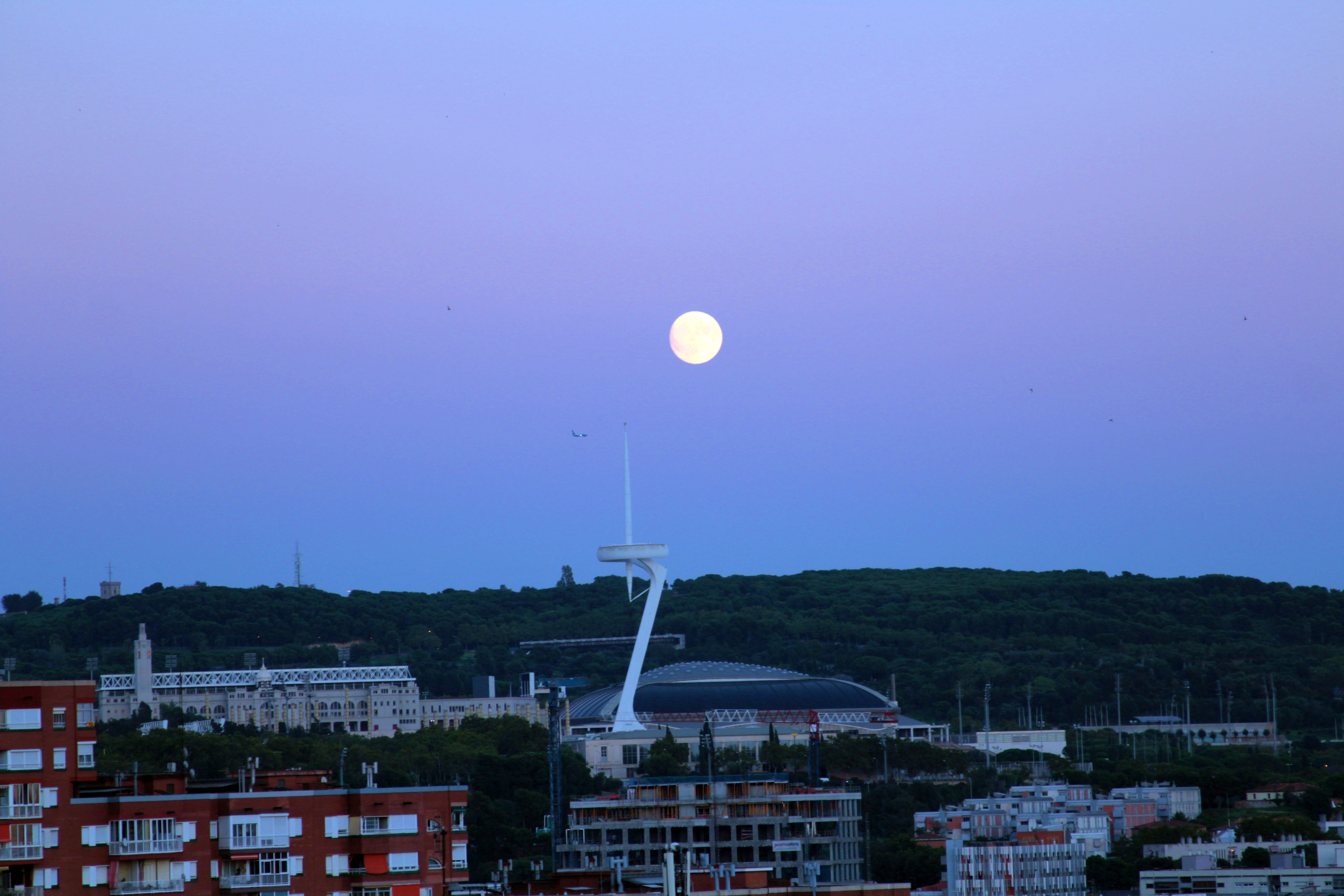 barcelona, built structure, 5K, night, full moon, house, beauty in nature, spain, city, no people, building exterior, cityscape, architecture, moon, palau sant jordi, HD Wallpaper