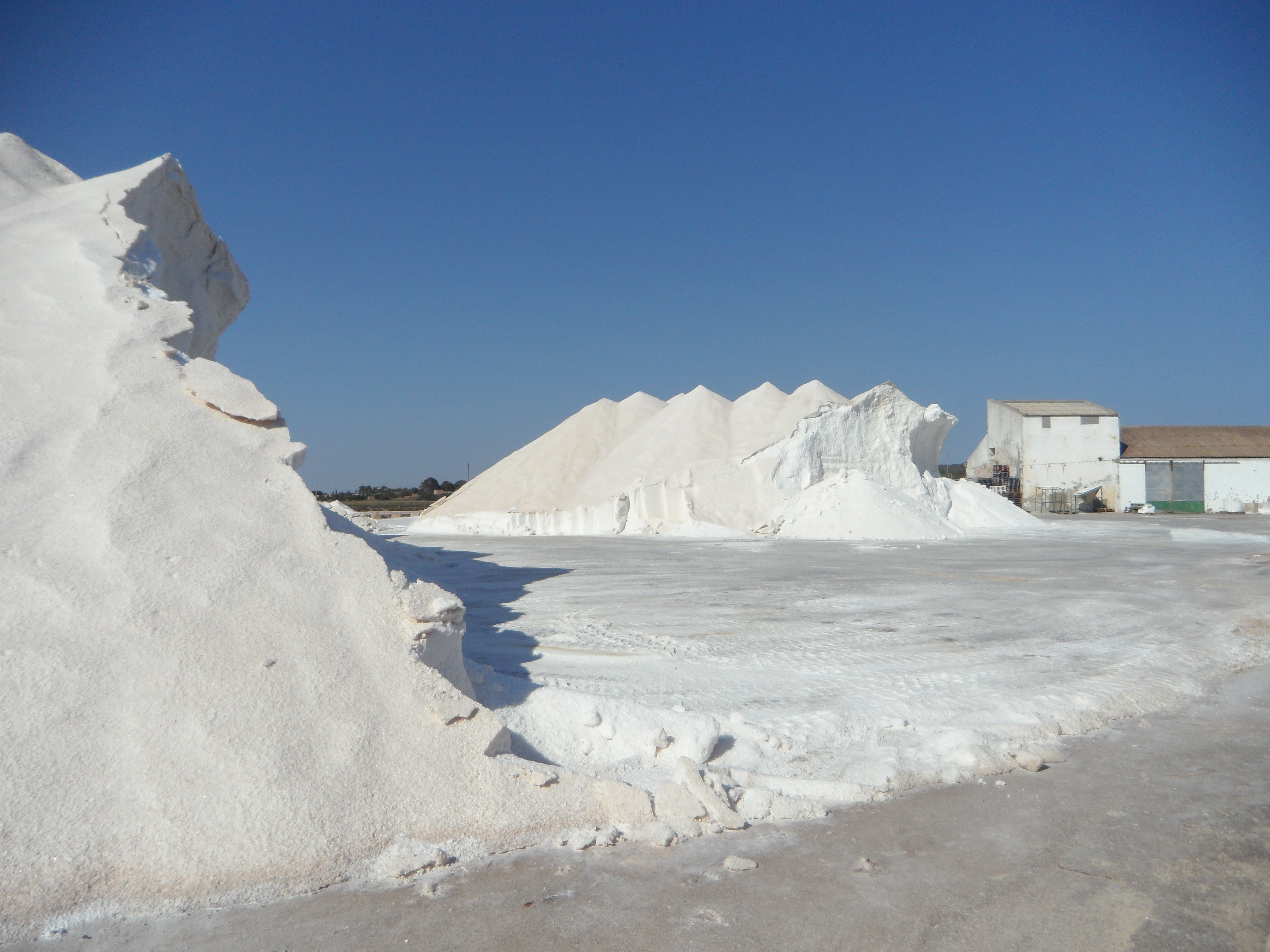 sea salt, no people, tradition, outdoors, tranquil scene, tranquility, clear sky, frozen, salzberg, white, industry, sunlight, white color, mallorca, snow, HD Wallpaper