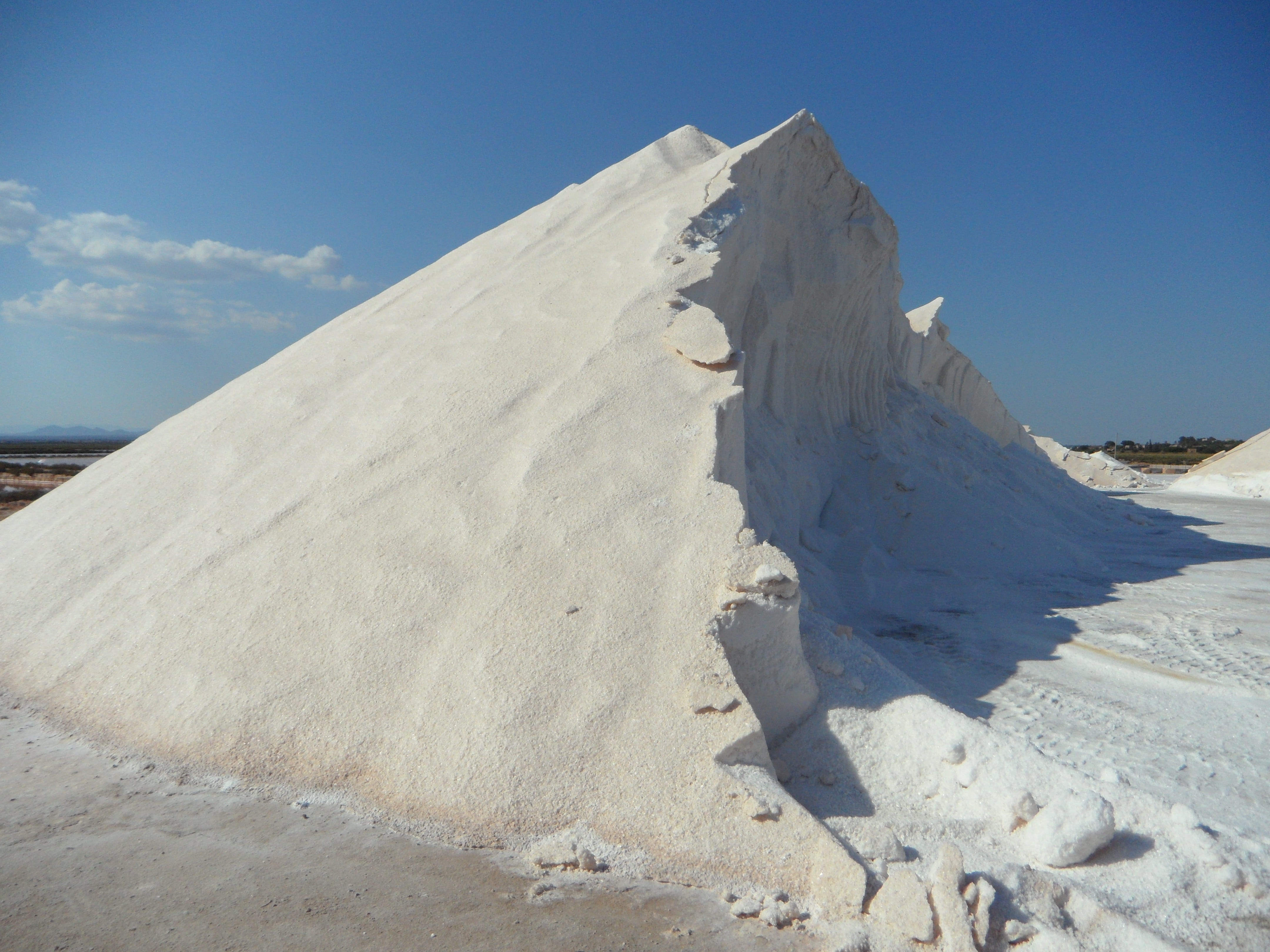 salt flat, 4K, landscape, no people, snowcapped mountain, geology, land, sunlight, salt, ground, sea, beauty in nature, white, tranquil scene, salt pans, HD Wallpaper
