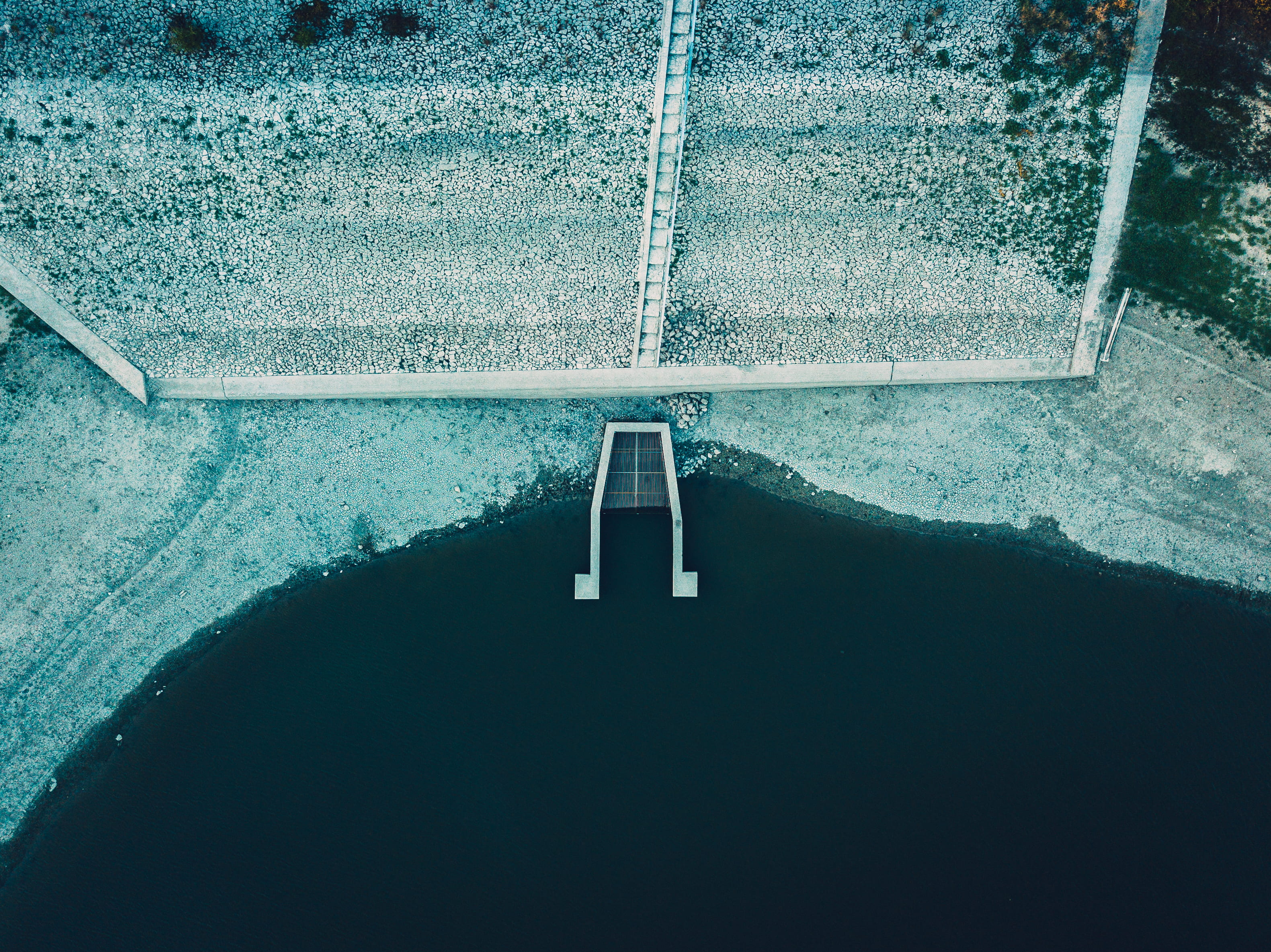 2K, beside, sunlight, entrance, winter, stairs, drone view, landscape, transportation, area, day, built structure, no people, high angle view, railing, HD Wallpaper