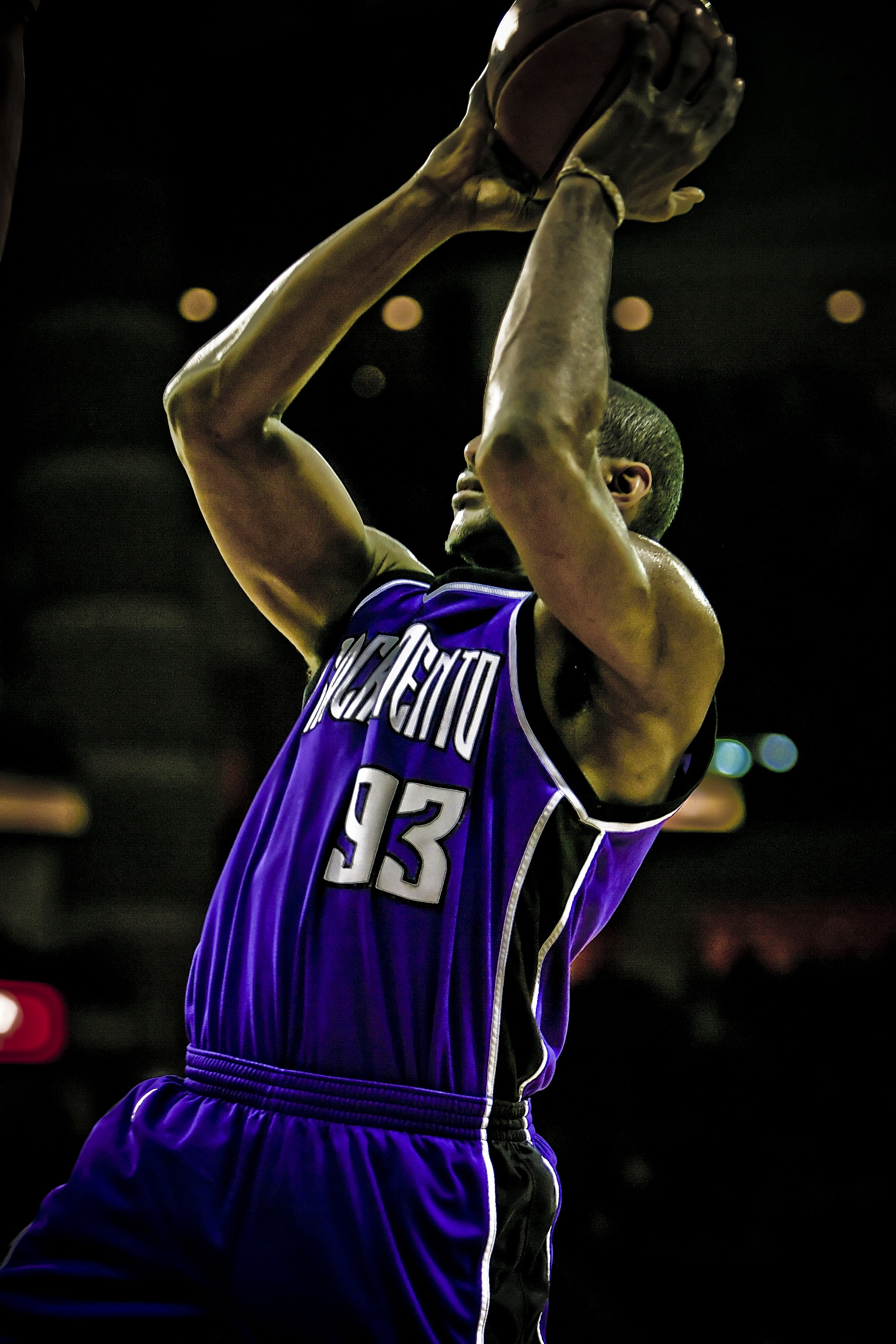 standing, clothing, sport, lifestyles, athlete, ball, sacramento, strength, action, basketball uniform, play, real people, score, nba, 2K, three quarter length, Phone HD Wallpaper