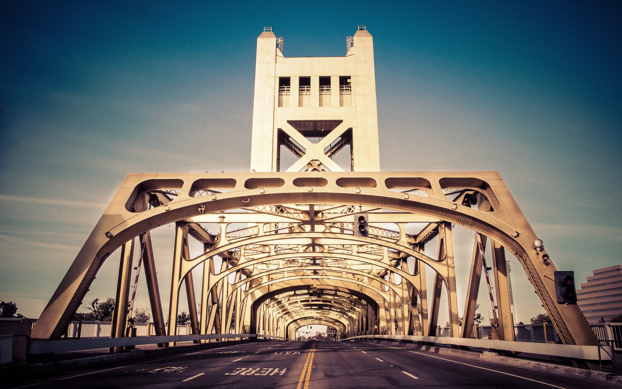 day, outdoors, architecture, sign, high, diminishing perspective, symbol, marking, sacramento, nature, connection, the way forward, built structure, wal, HD Wallpaper