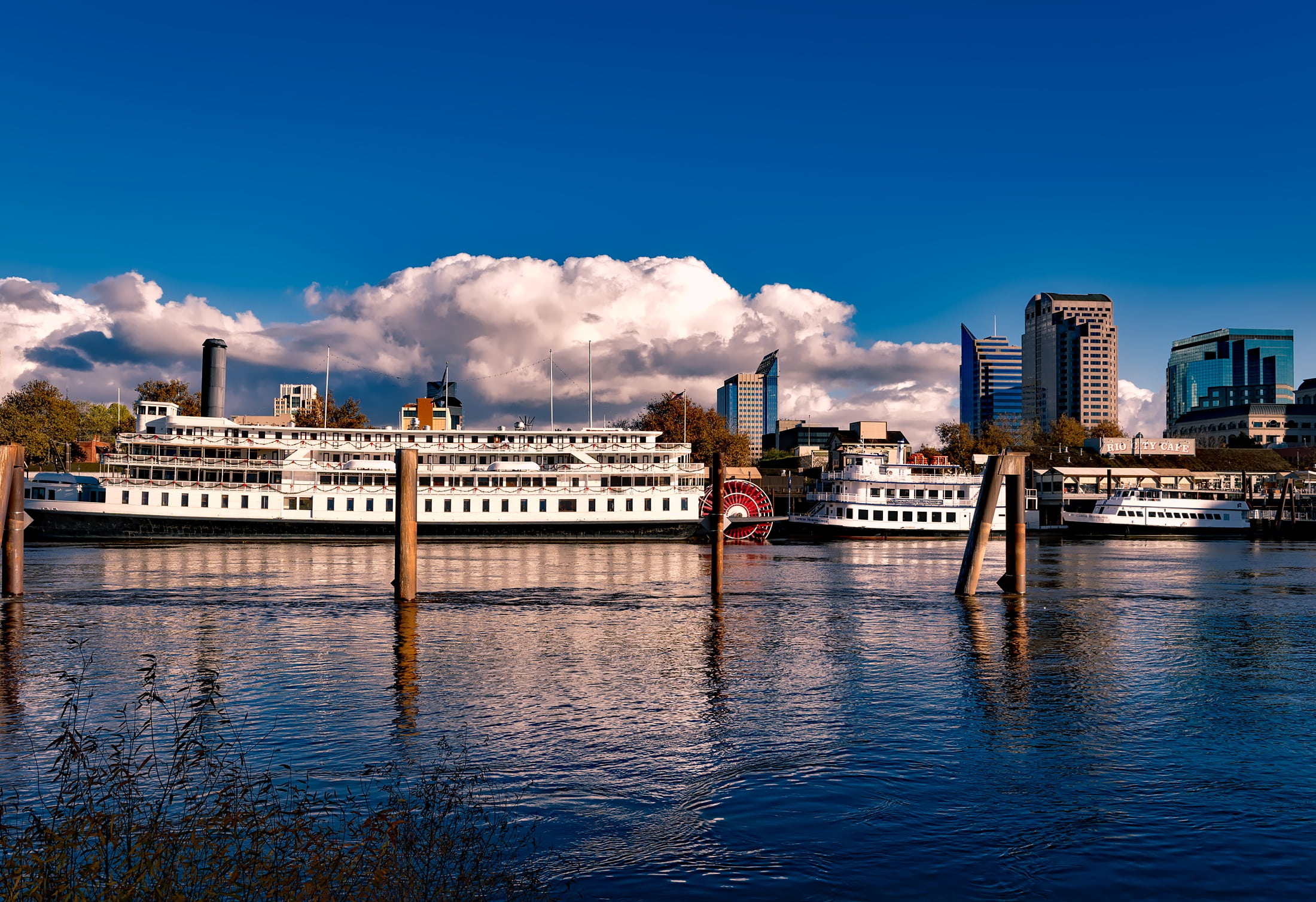 ships, outdoors, body, sacramento, hdr, skyscraper, city, ship, no people, waterfront, mode of transportation, clouds, blue, steamboat, nature, day, reflections, HD Wallpaper