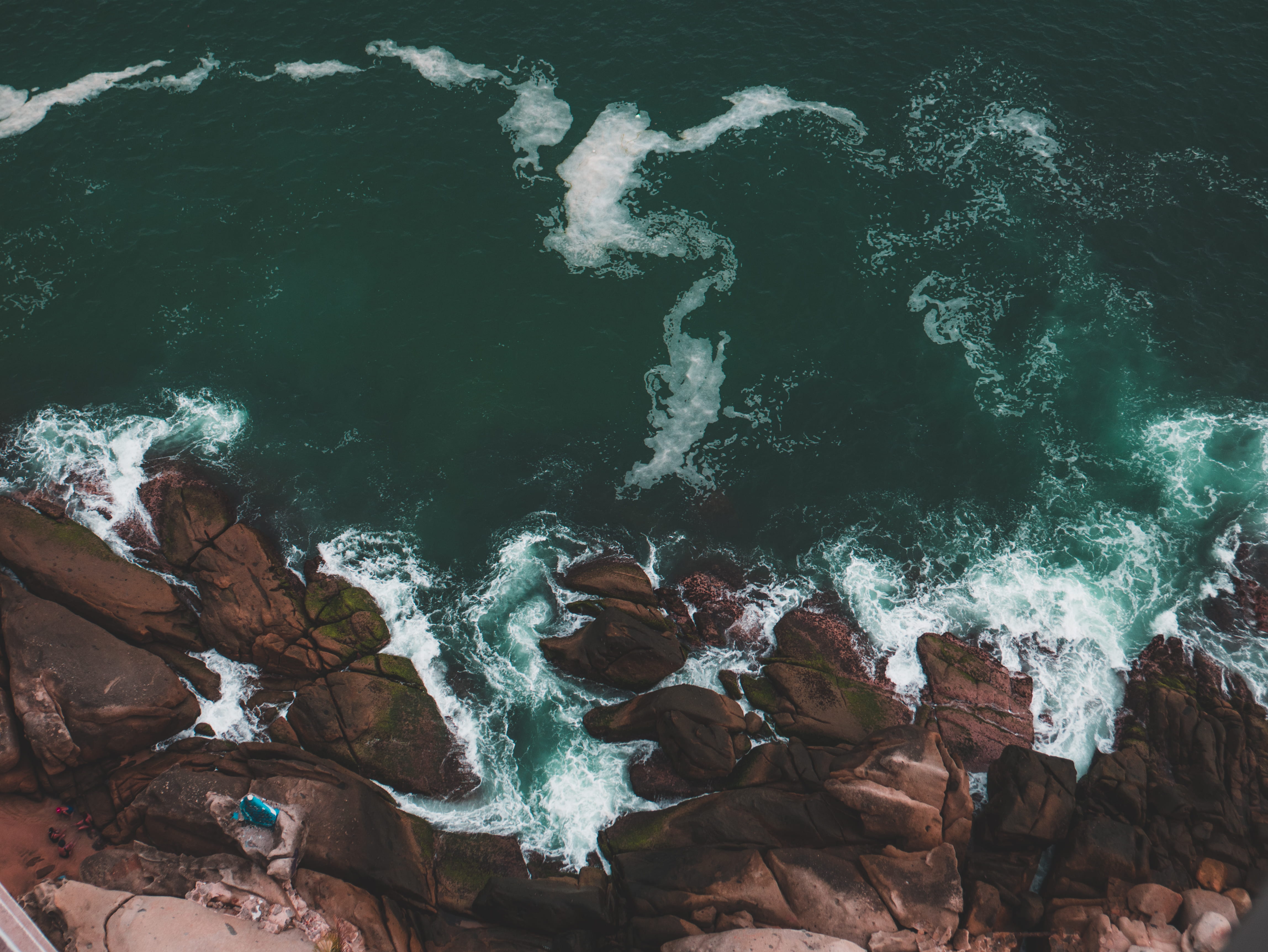 sea, mountain, nature, day, holiday inn, land, solid, cliff, rock, teal, beauty in nature, aerial, acapulco, topdown, power in nature, edge, motion, waves, HD Wallpaper