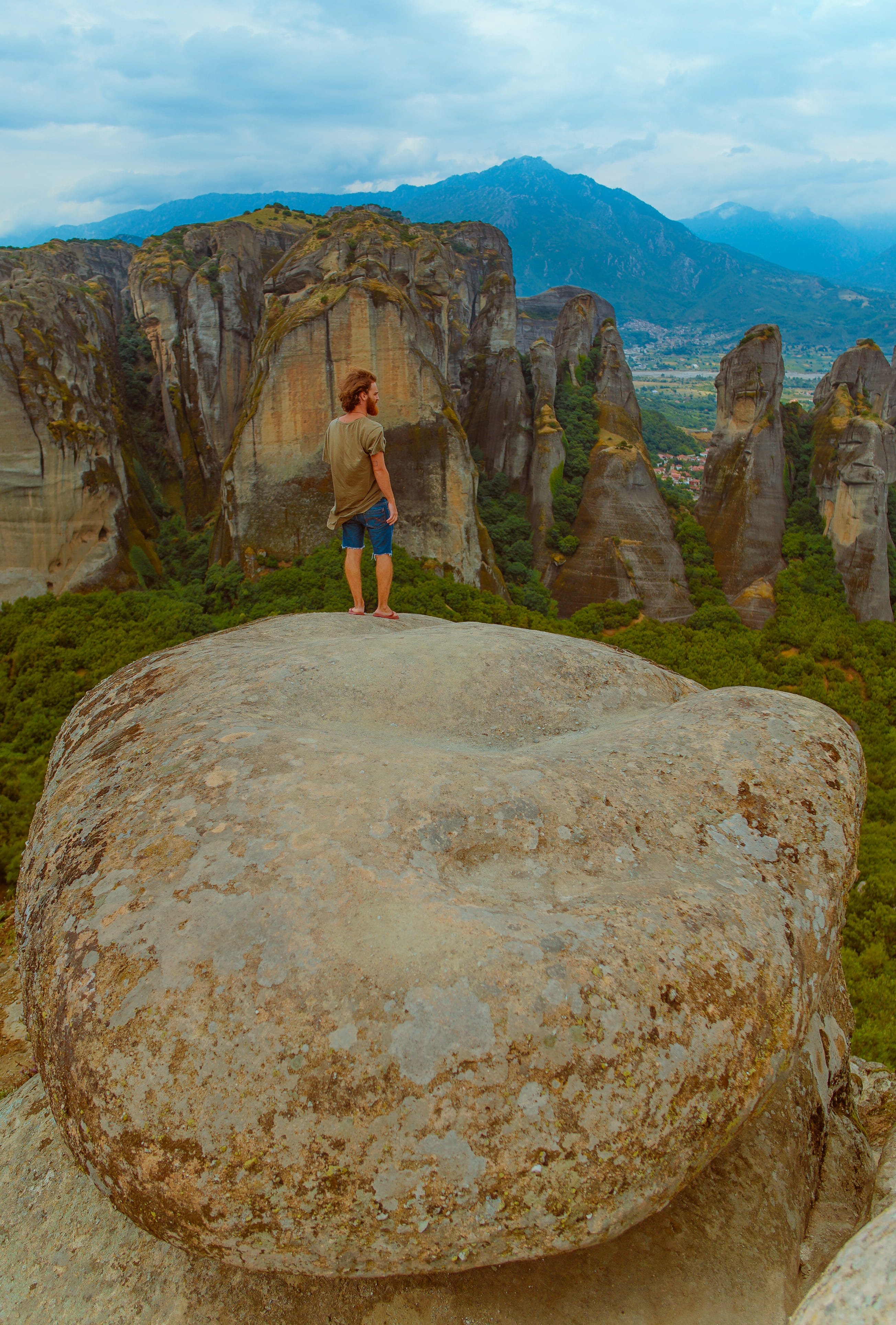 rock, standing alone, real people, beauty in nature, mobile friendly, outdoors, day, man, rock formation, casual clothing, leisure activity, high, lifestyles, Phone HD Wallpaper