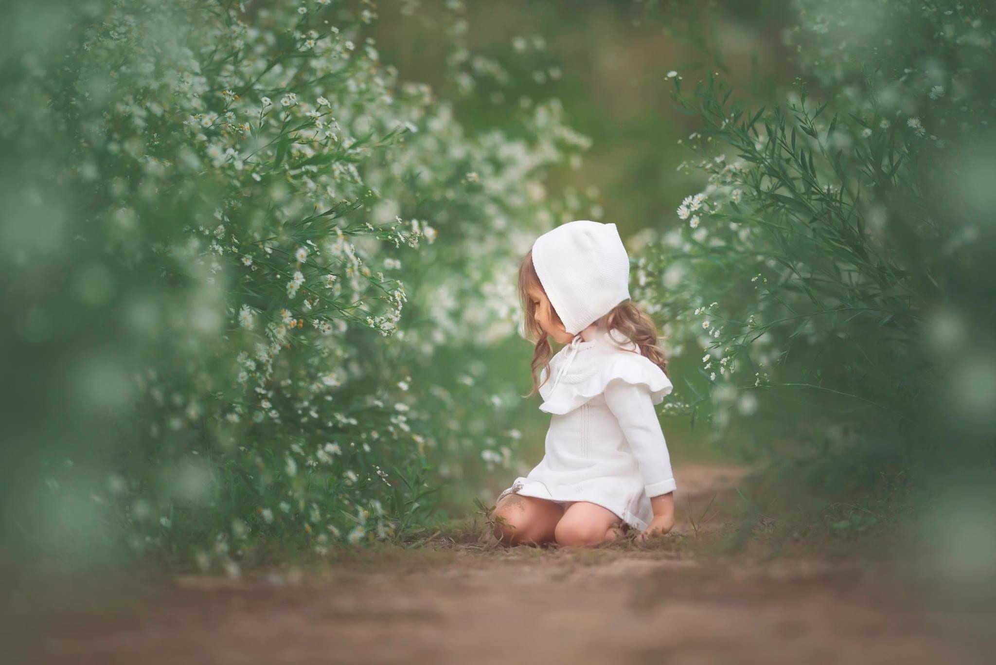 nature, selective focus, outdoors, dress, hairstyle, focus, hair, one person, 1080P, leaf, child, childhood, wearing, green, lying, green color, plants, HD Wallpaper