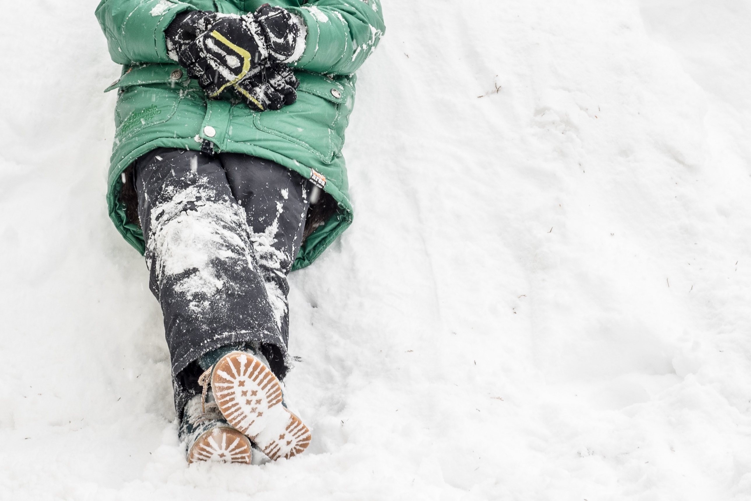 sitting, 2K, cold temperature, low section, black, jacket, person, footprints, nature, windbreaker, winter, outdoors, lifestyles, field, play, bubble, HD Wallpaper