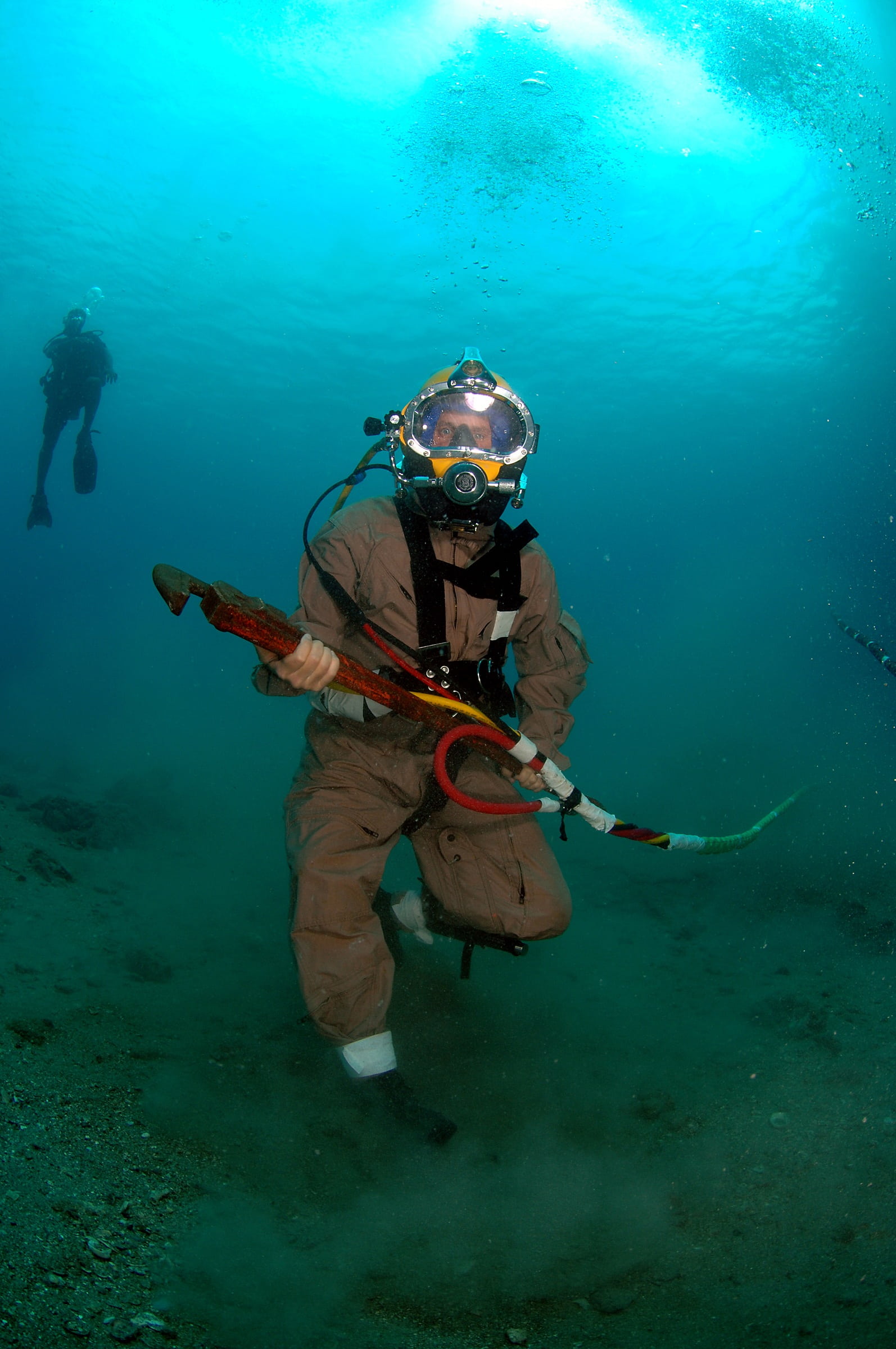 tool, aquatic sport, underwater diving, nature, outdoors, salvage, real people, day, maintenance, sport, swimming, leisure activity, walking, sea, aqualung - diving equipment, Phone HD Wallpaper