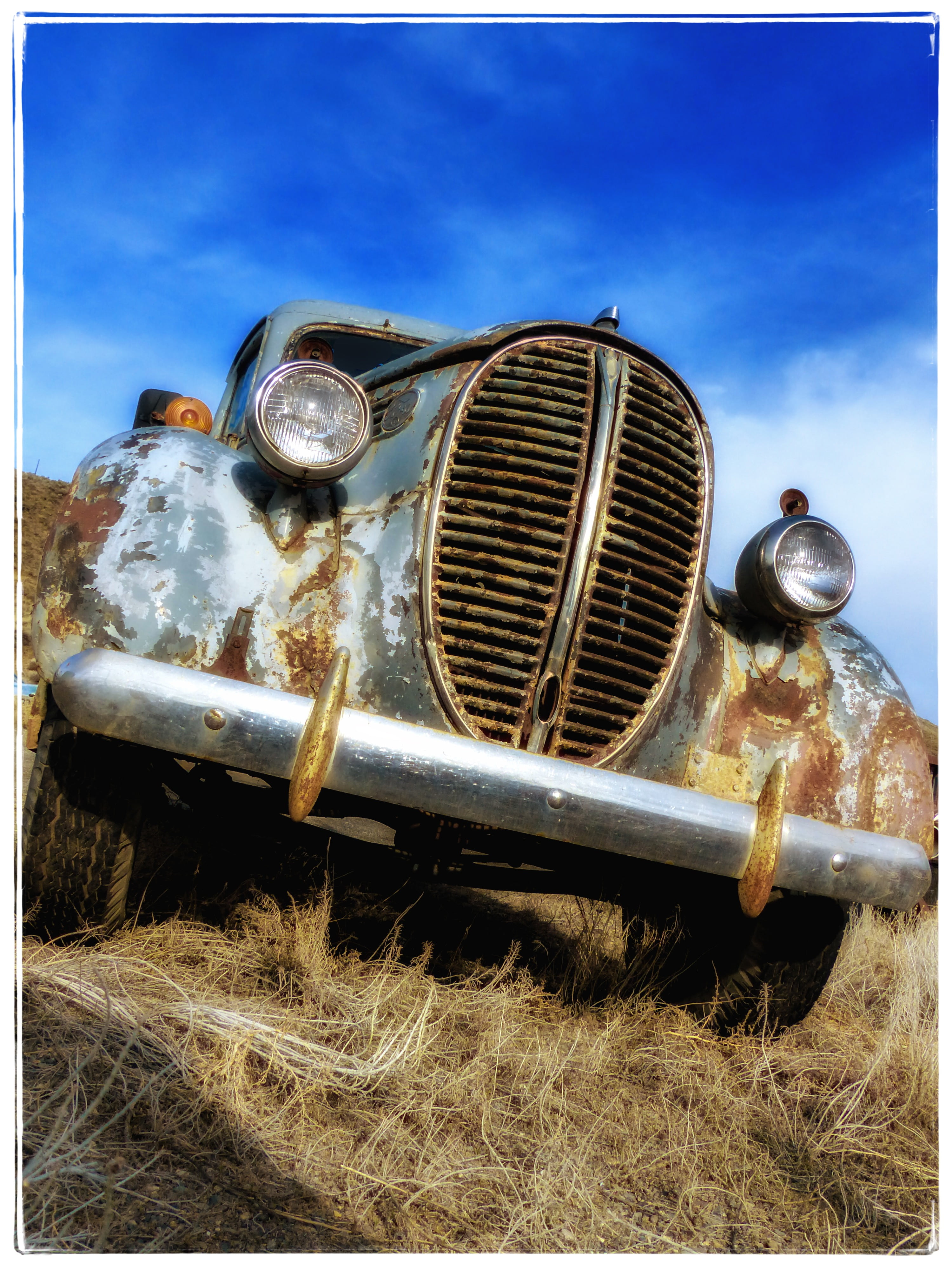 nostalgia, old-fashioned, transportation, land vehicle, 4K, automobile, countryside, low, landscape, old, field, oldster, historic, abandoned, photography, Phone HD Wallpaper