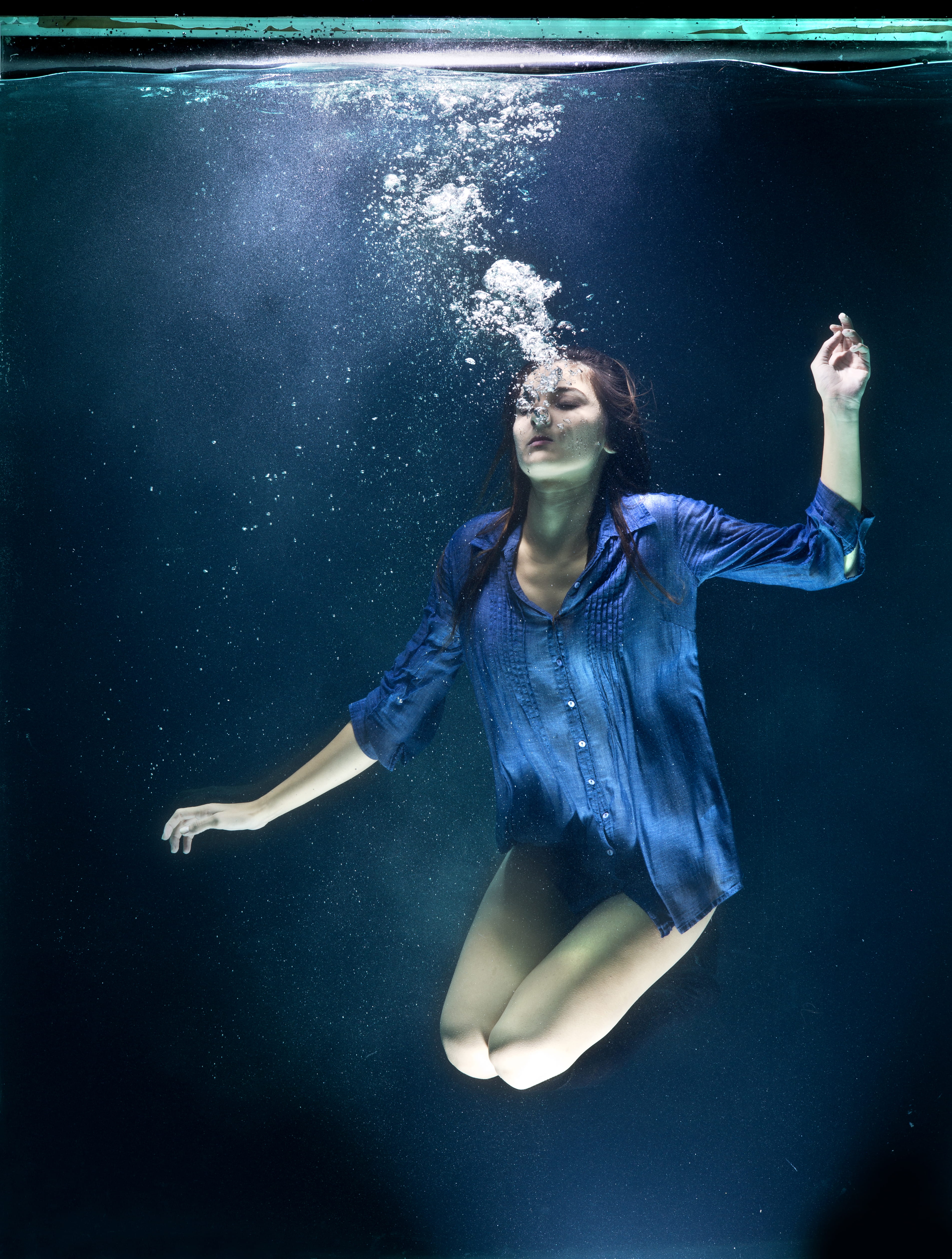 Fine art, legs, sea, underwater, contemporary, fashion, photography, young, action, drowning, ideas, energy, swimming, nature, music, motion, breath, front view, Phone HD Wallpaper